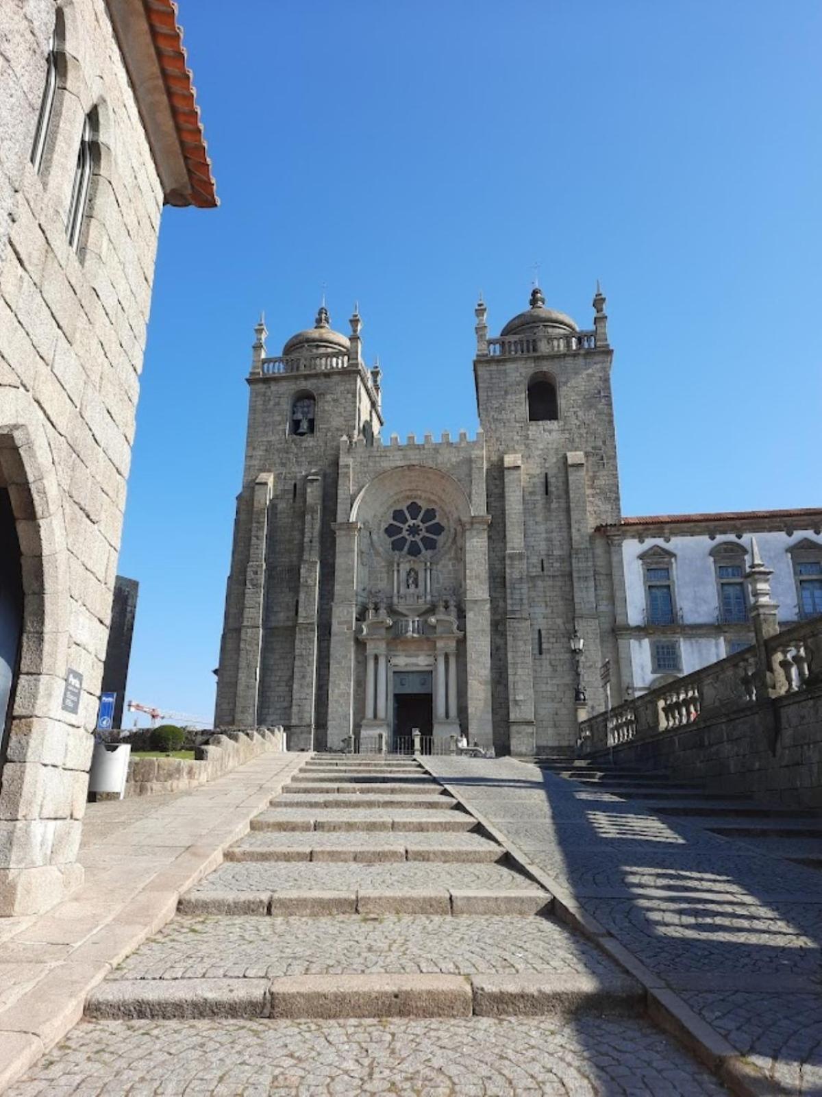 Smiling Places - In Porto