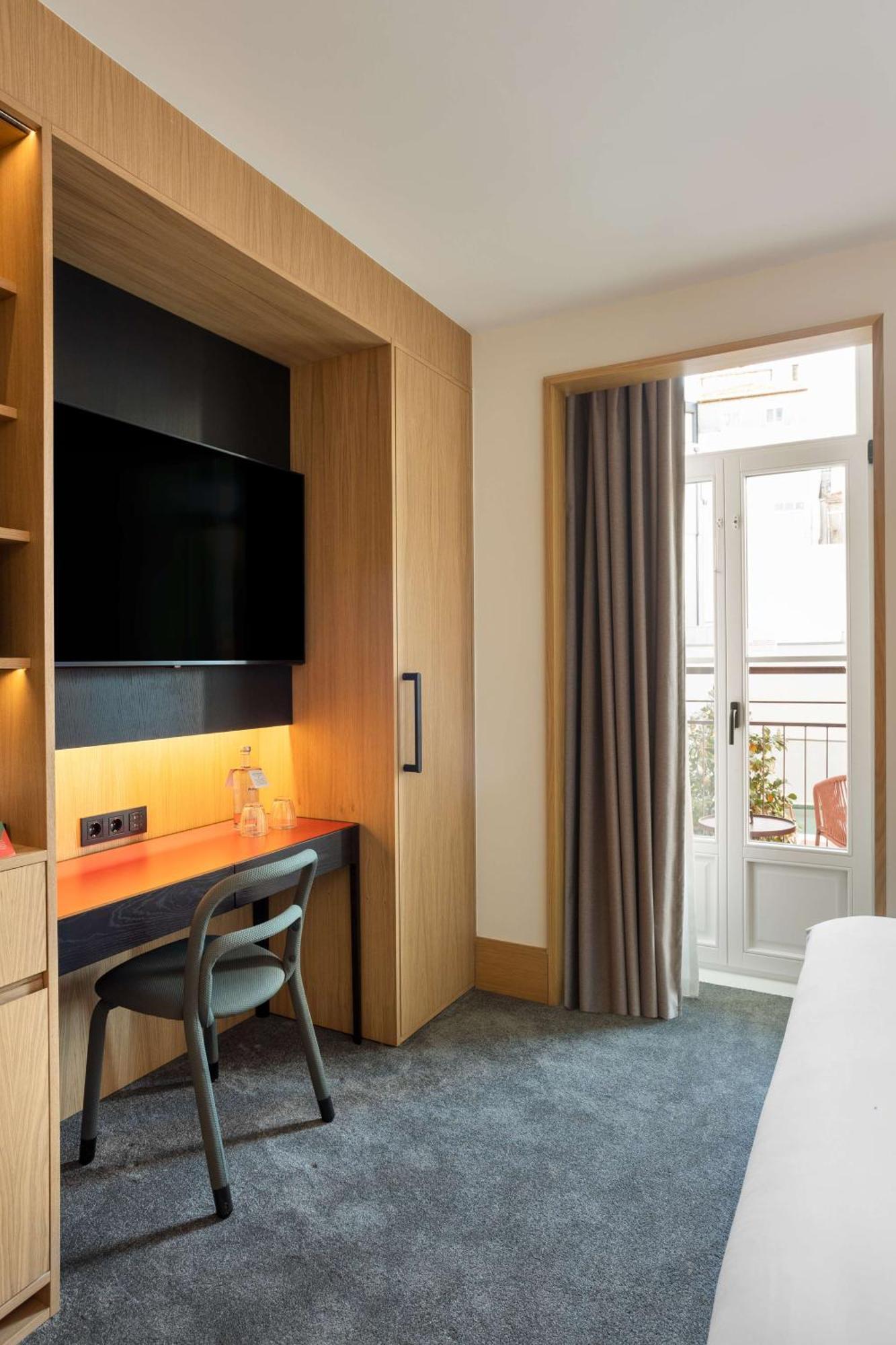 Arts Porto, Tapestry Collection By Hilton