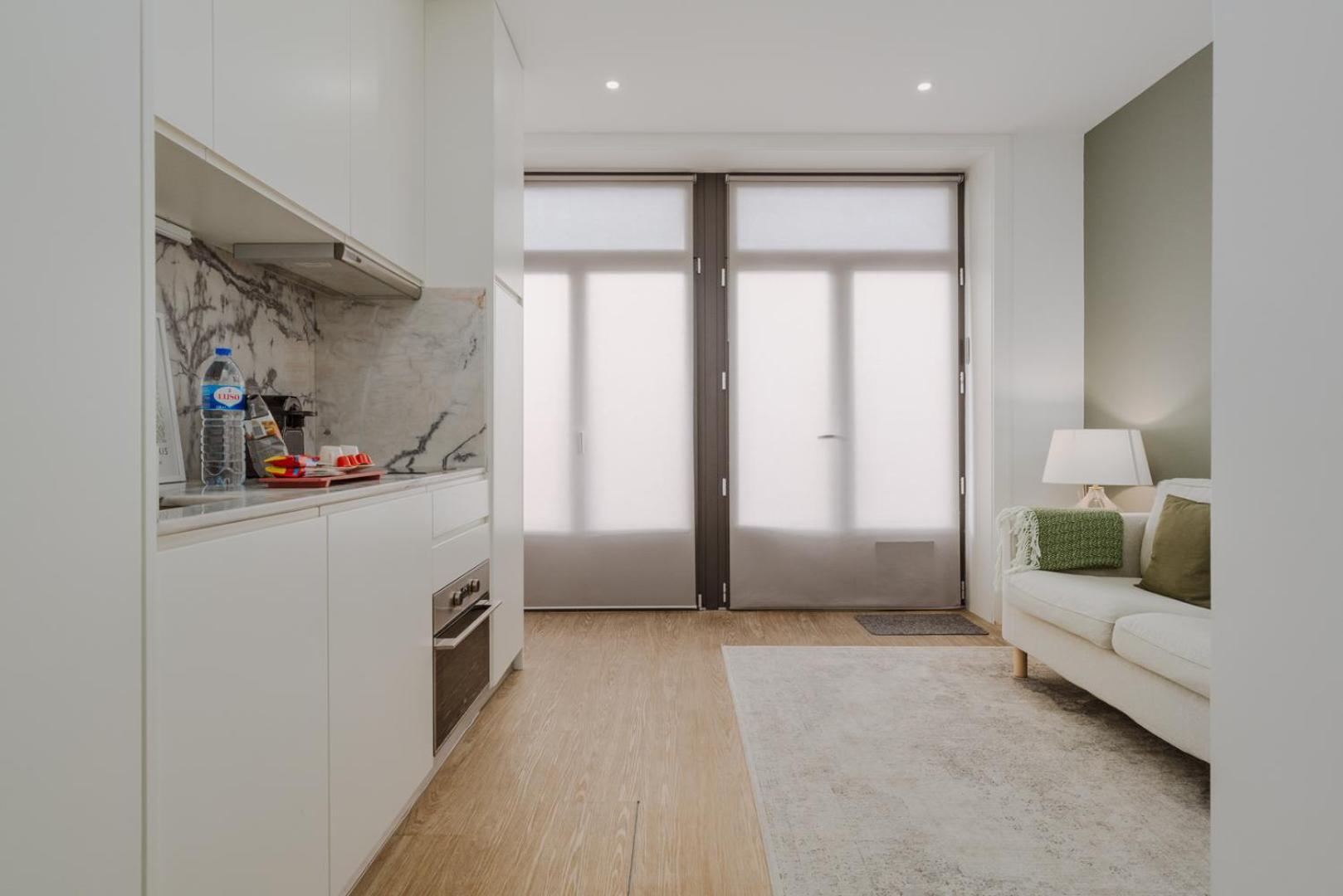 Downtown Terrace Flat With Ac And Patio - Feel Like A Local Apartment