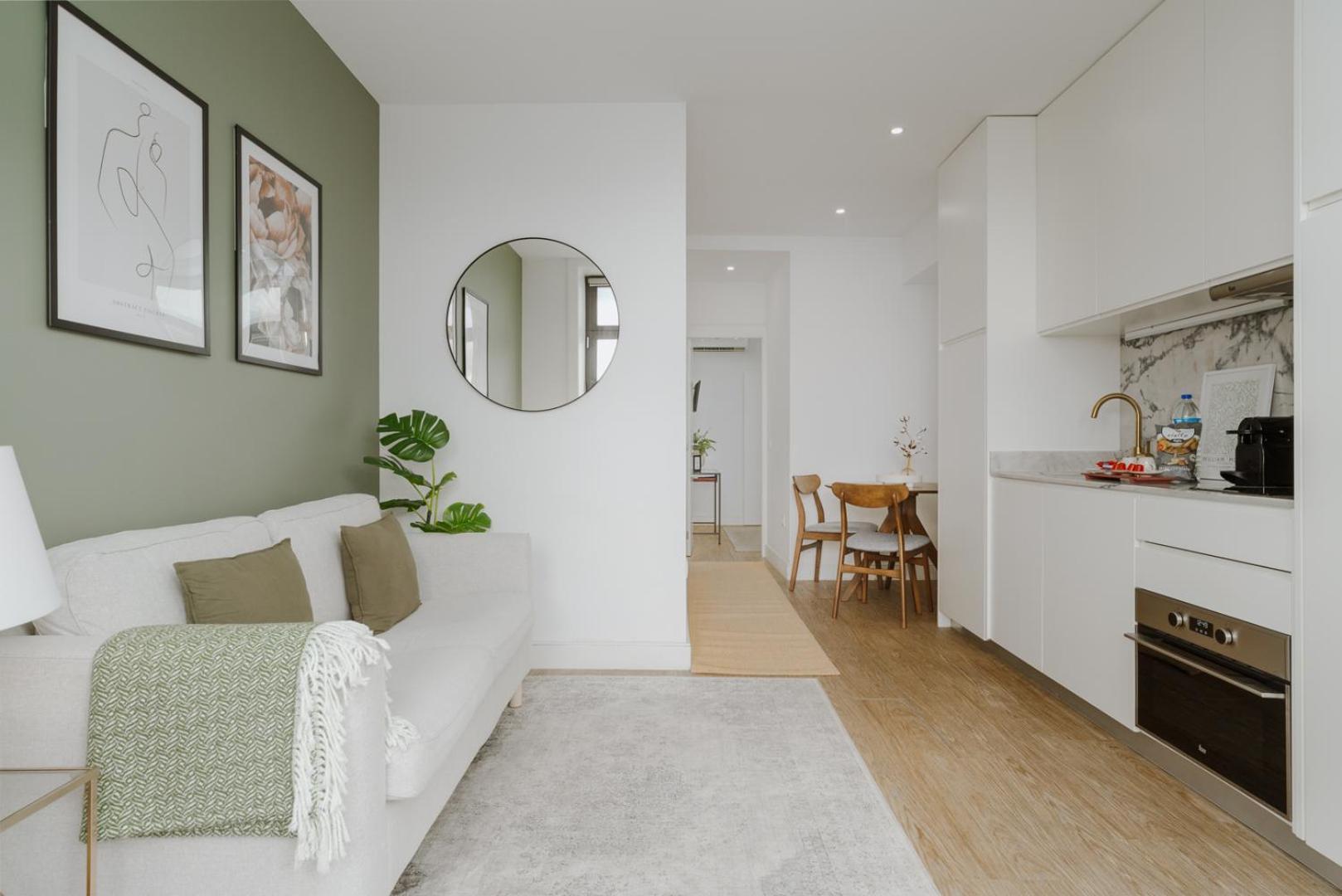 Downtown Terrace Flat With Ac And Patio - Feel Like A Local