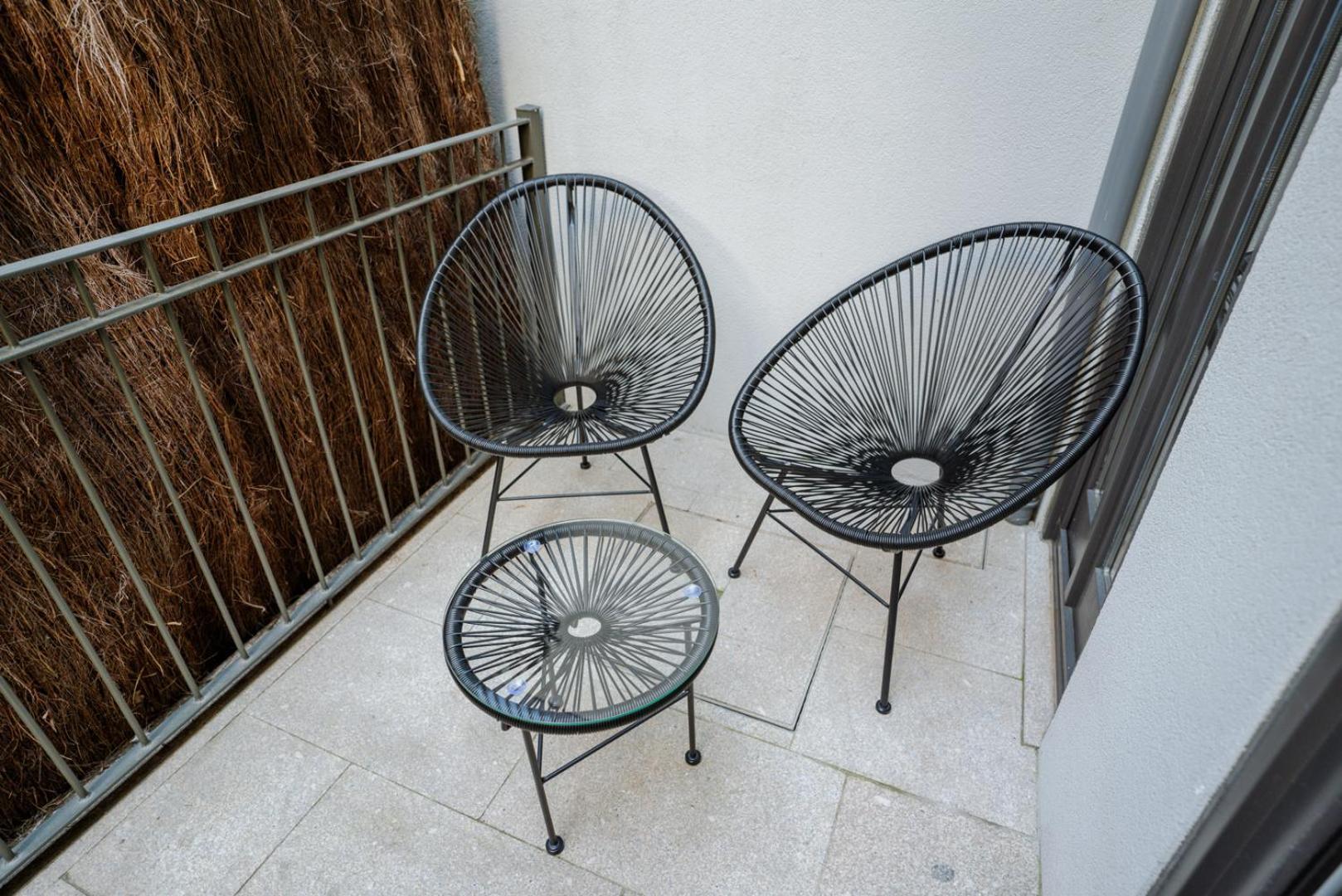 Apartment Downtown Terrace Flat With Ac And Patio - Feel Like A Local *
