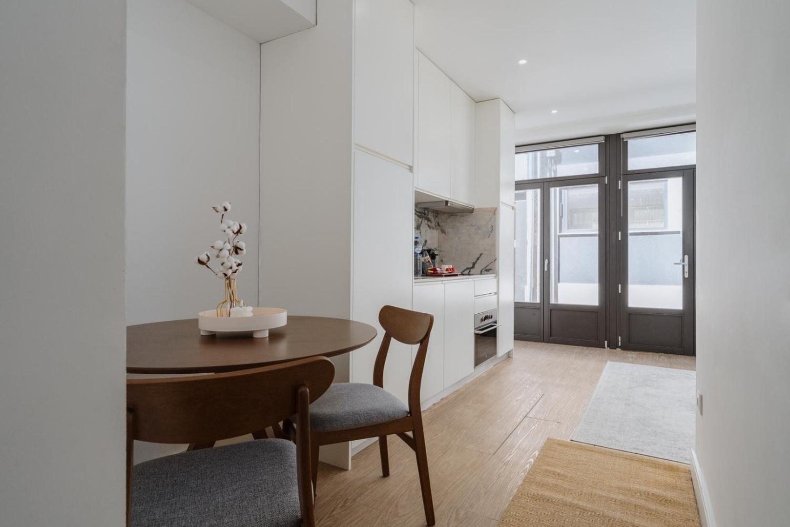 Apartment Downtown Terrace Flat With Ac And Patio - Feel Like A Local *