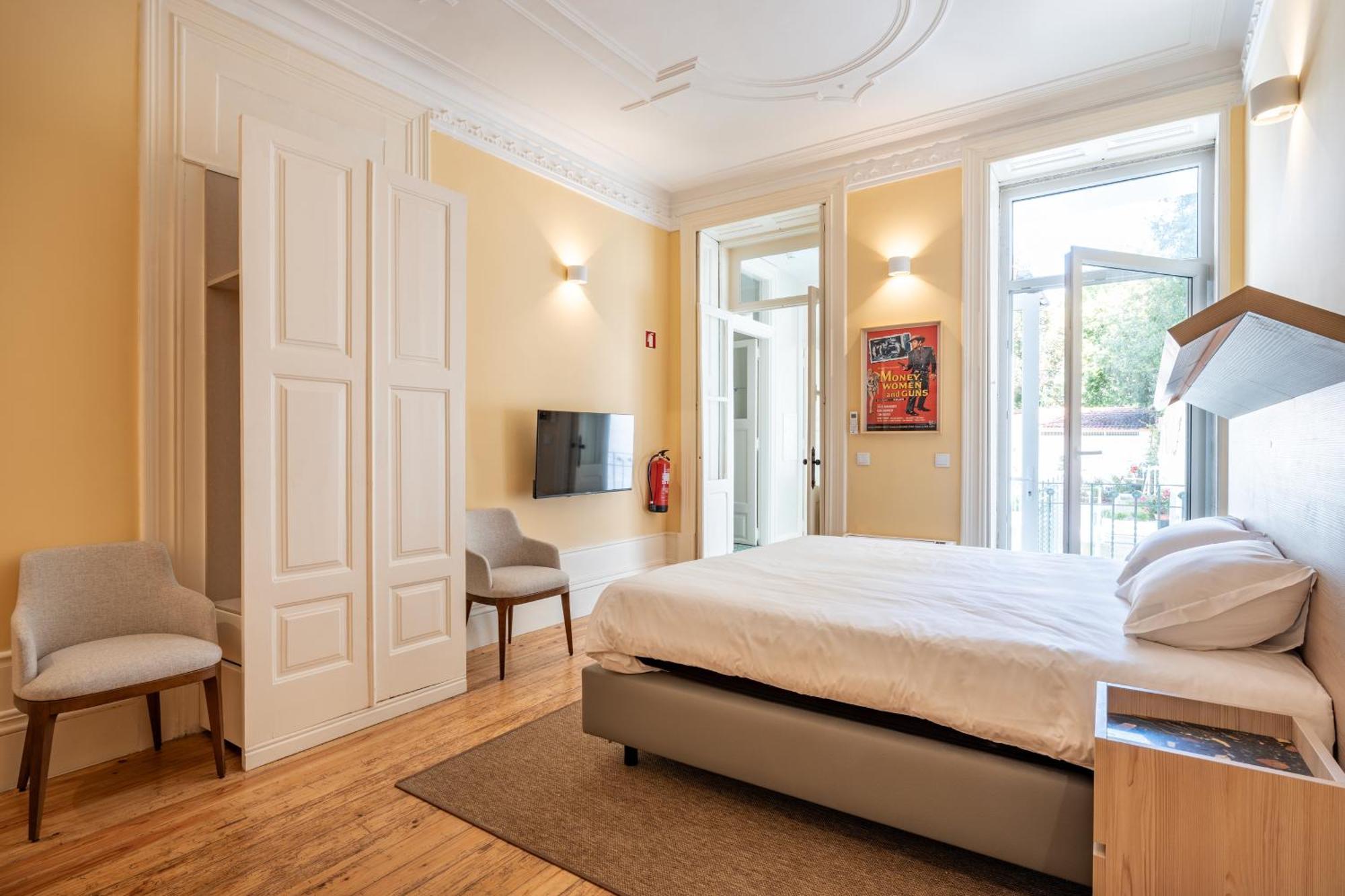 Downtown Grand Apartment