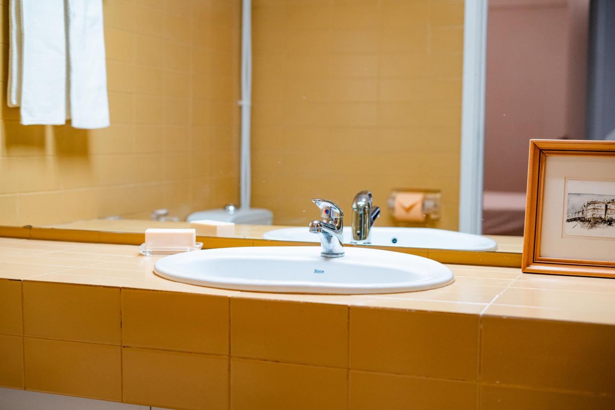 Seaside Elegance And Tranquility: Your Luxurious Getaway Frühstückspension Porto
