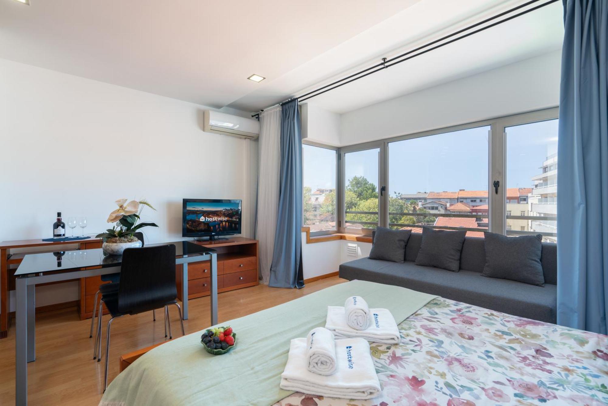 Host Wise - Bright Quiet Flats - Prime Location Apartment