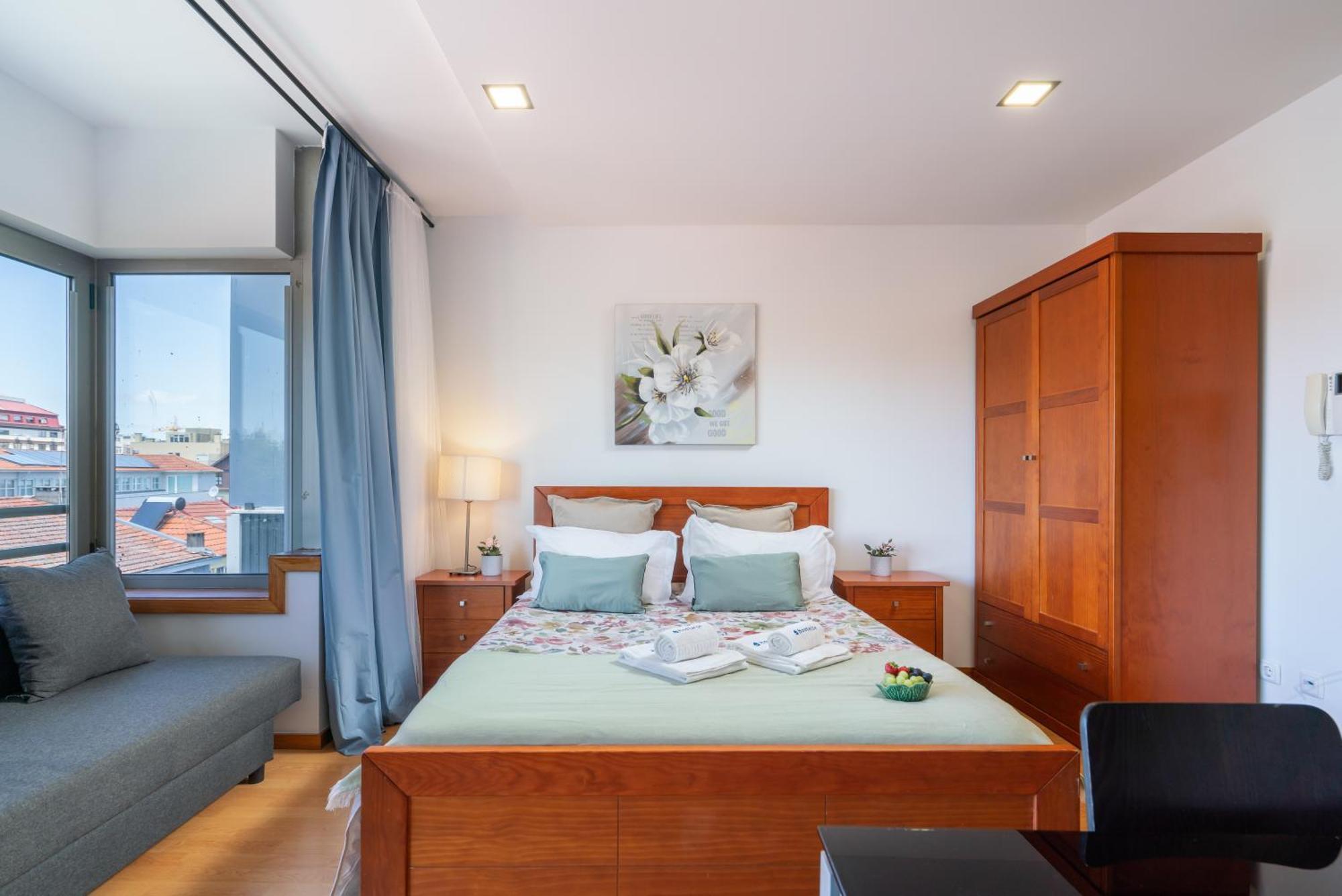 Host Wise - Bright Quiet Flats - Prime Location *