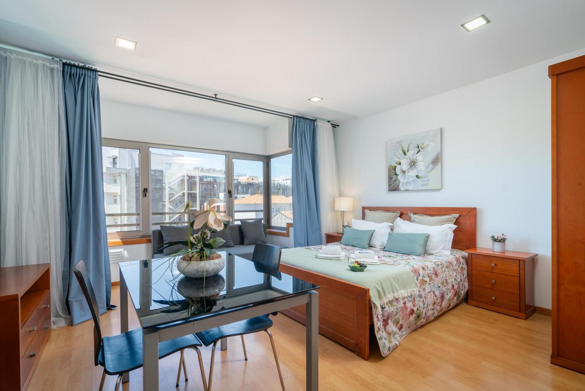 Apartment Host Wise - Bright Quiet Flats - Prime Location Porto