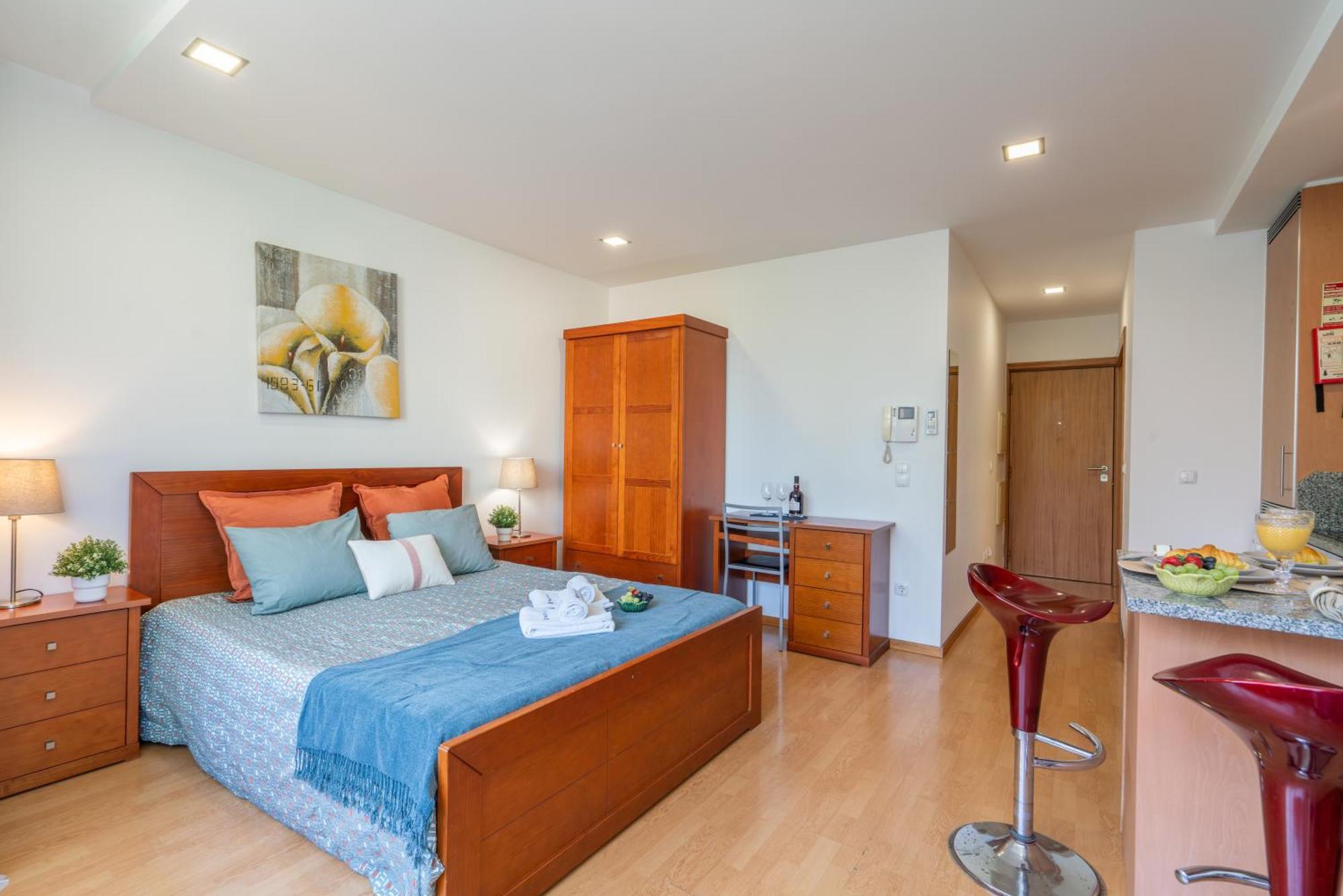 Host Wise - Bright Quiet Flats - Prime Location Apartment Porto