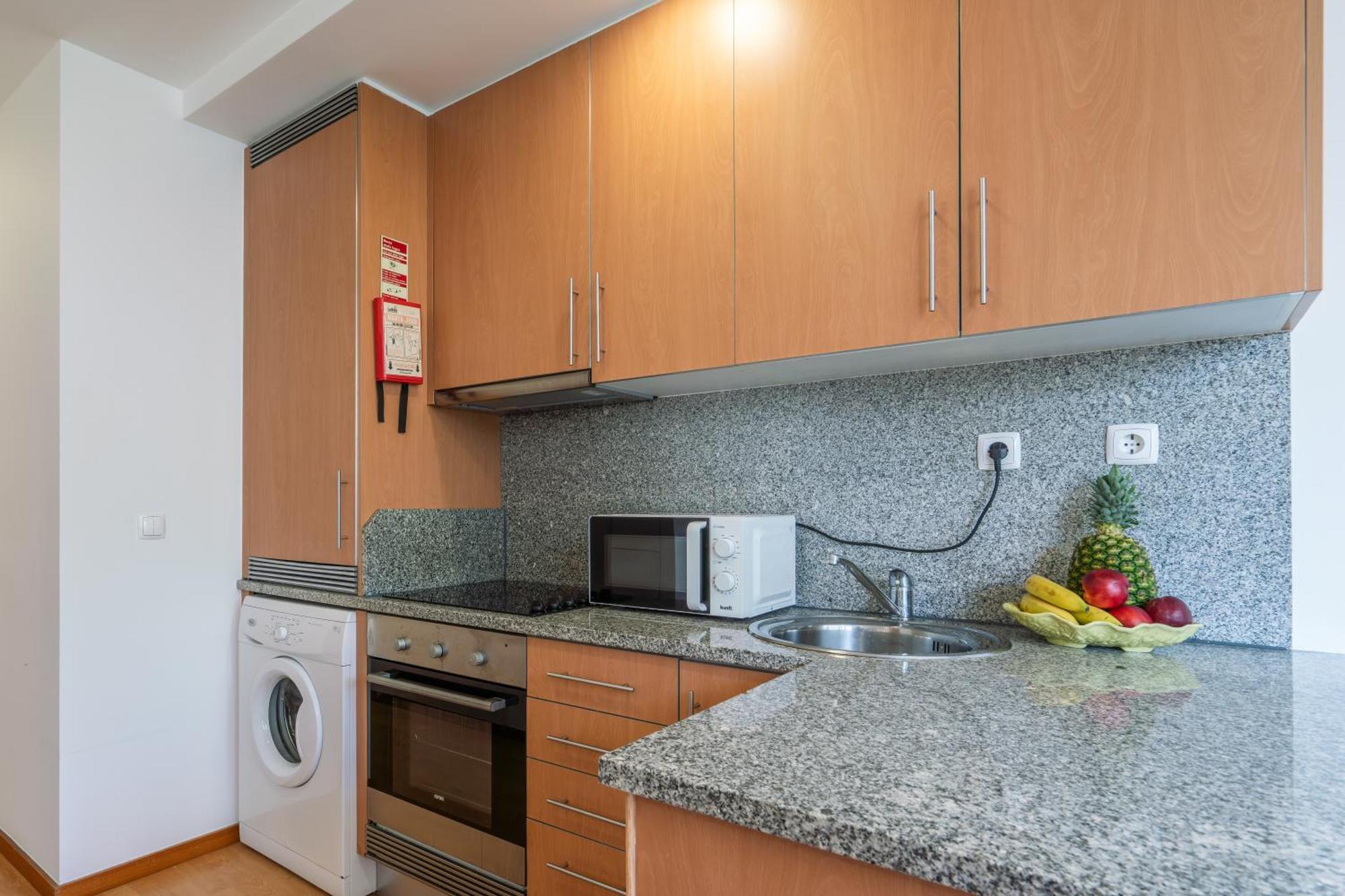 Host Wise - Bright Quiet Flats - Prime Location Apartment *