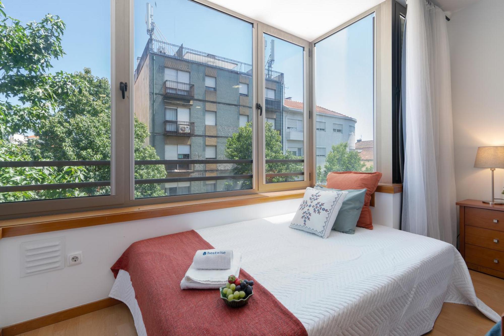 Host Wise - Bright Quiet Flats - Prime Location Apartment