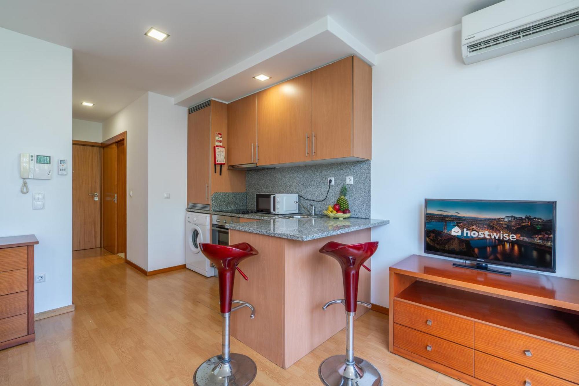 Host Wise - Bright Quiet Flats - Prime Location Apartment *