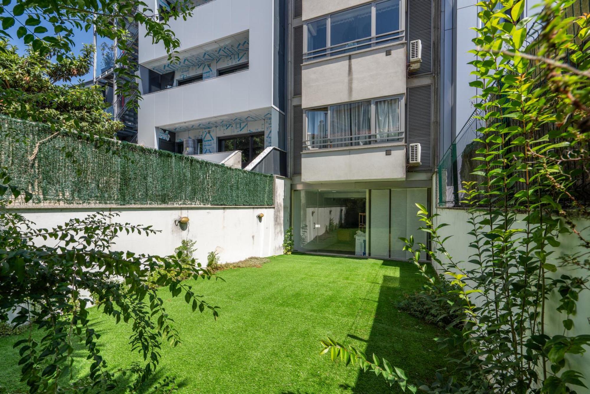 Host Wise - Bright Quiet Flats - Prime Location Apartment *