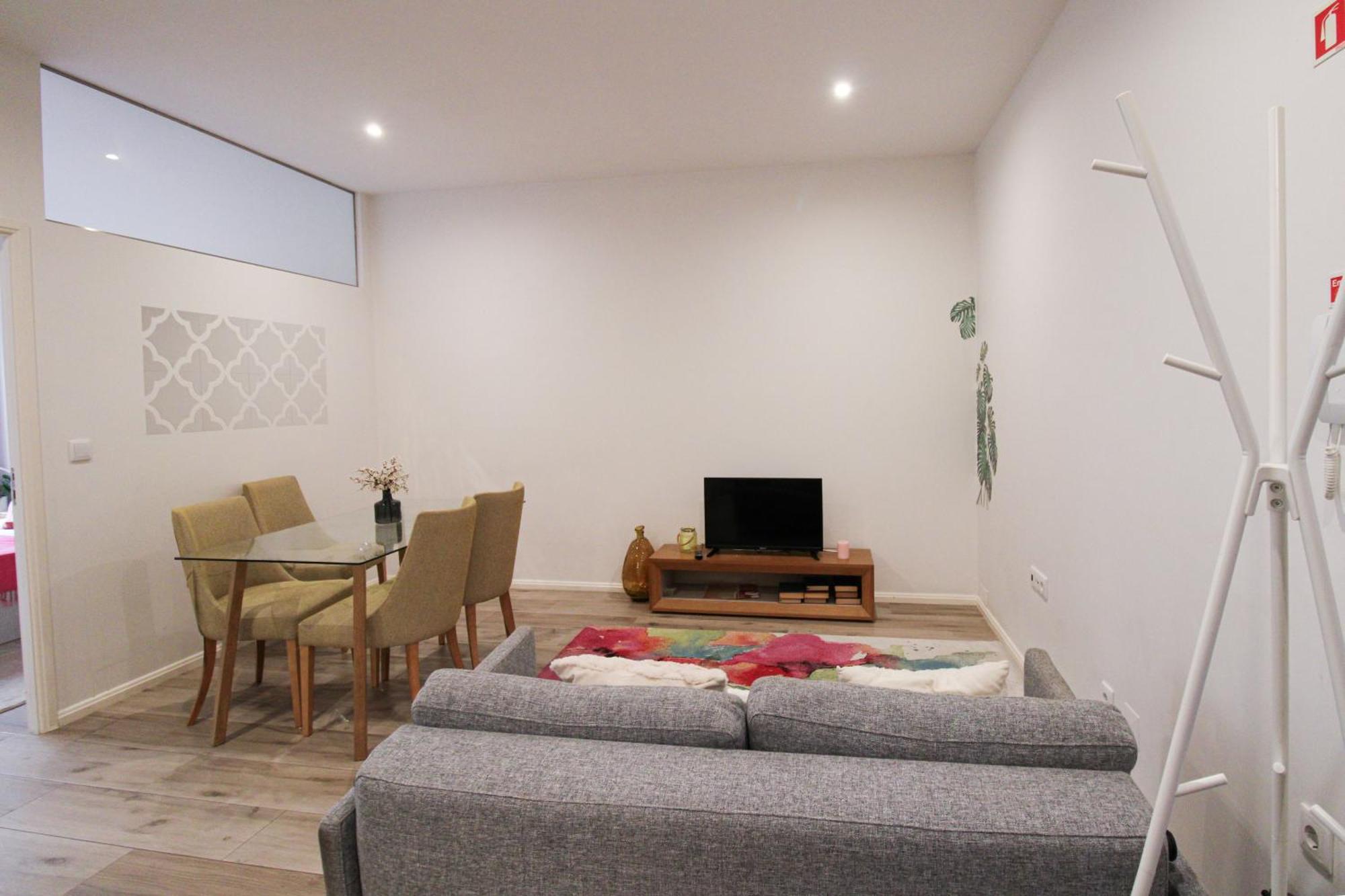 2 Bedroom Cosy Flat