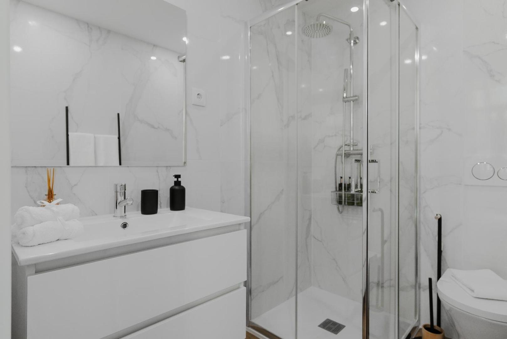 Charming Central Studio With Ac, Next To Metro Station Apartment