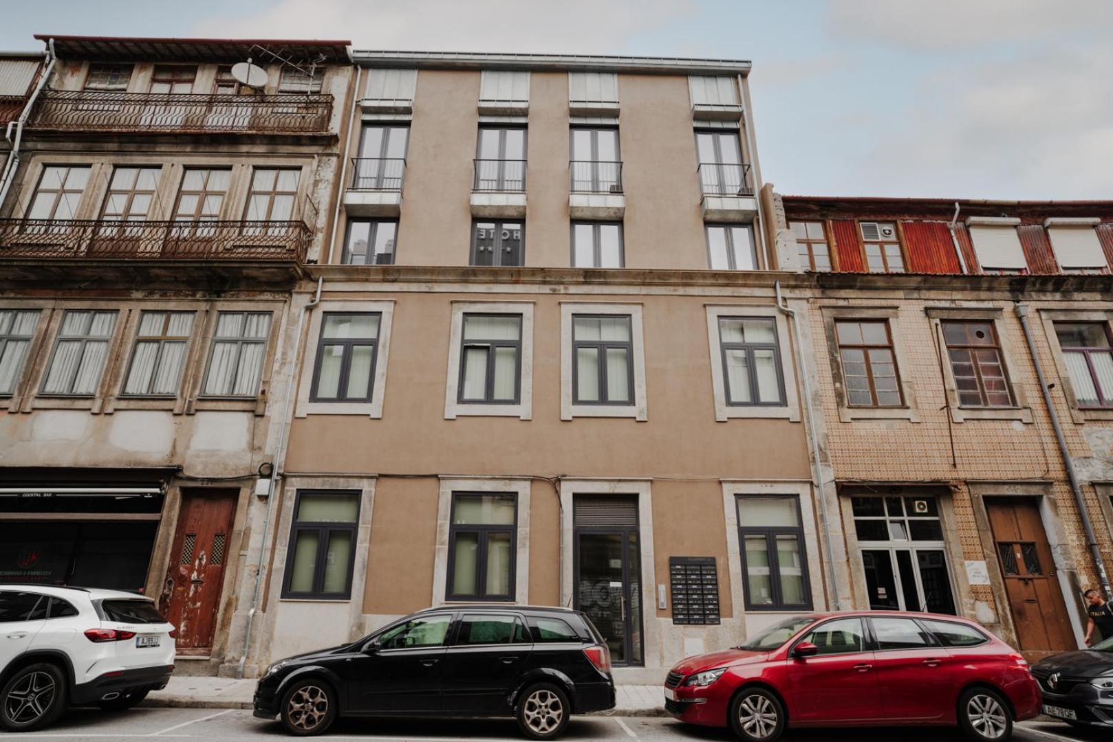Apartment Charming Central Studio With Ac, Next To Metro Station *