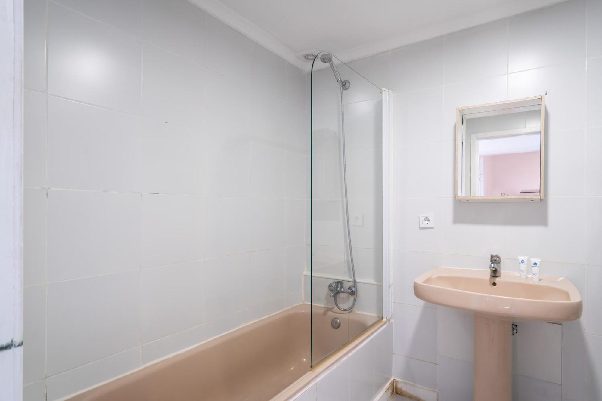 Host Wise - Large Flat W Terrace - Ace Location At Aliados