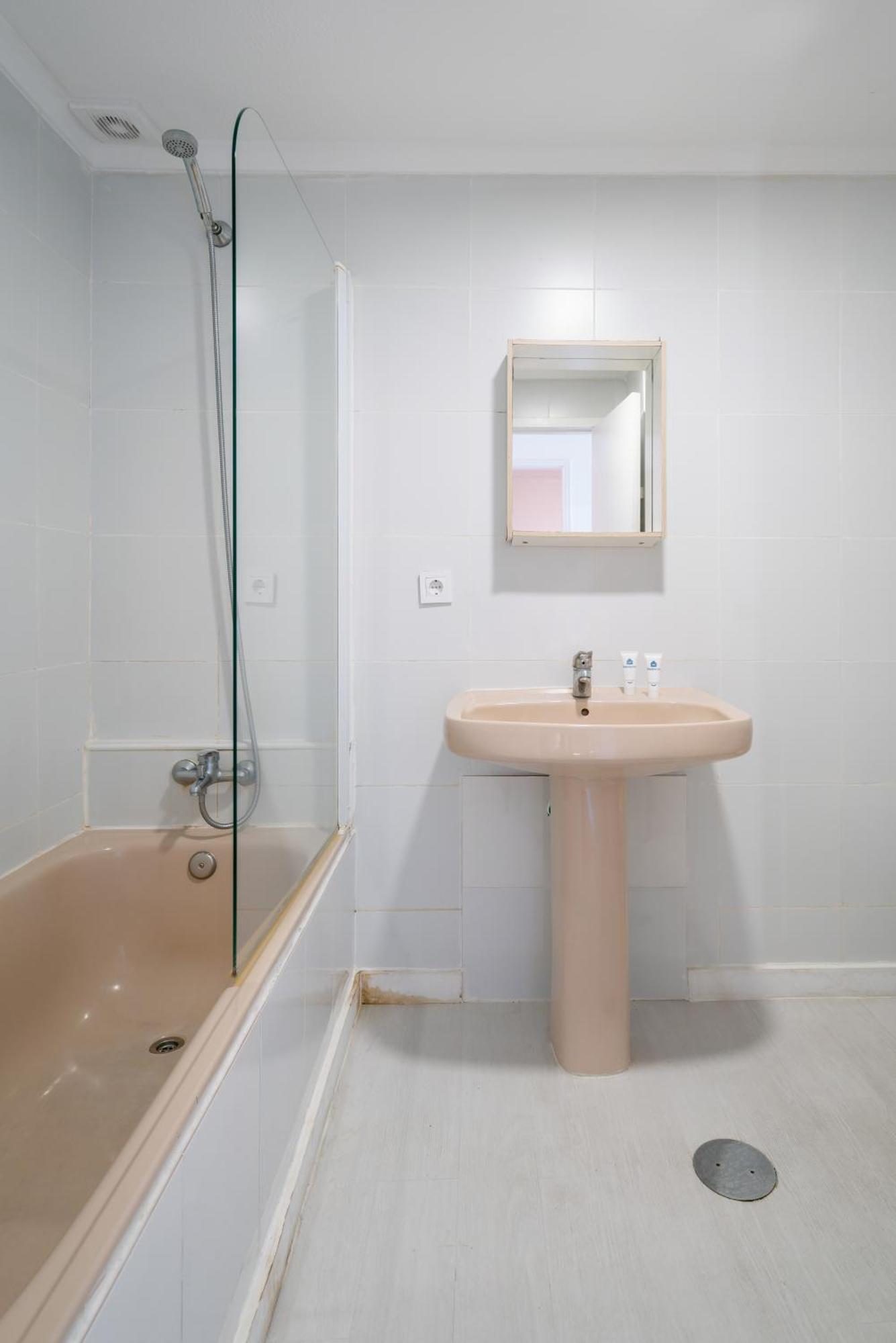 Host Wise - Large Flat W Terrace - Ace Location At Aliados * Porto