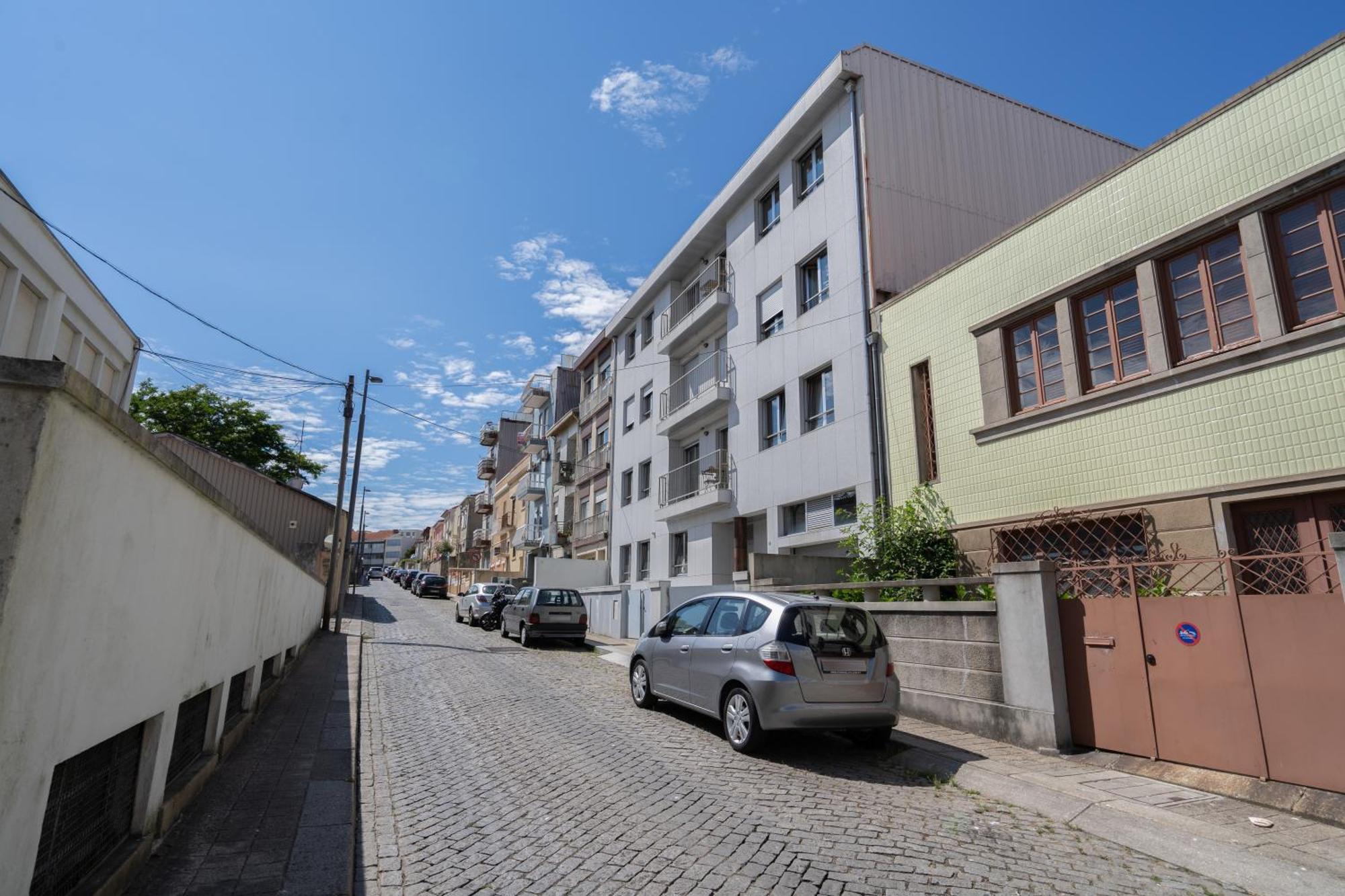 Host Wise - Bright Fresh Flat With Garage - Marques Apartment *