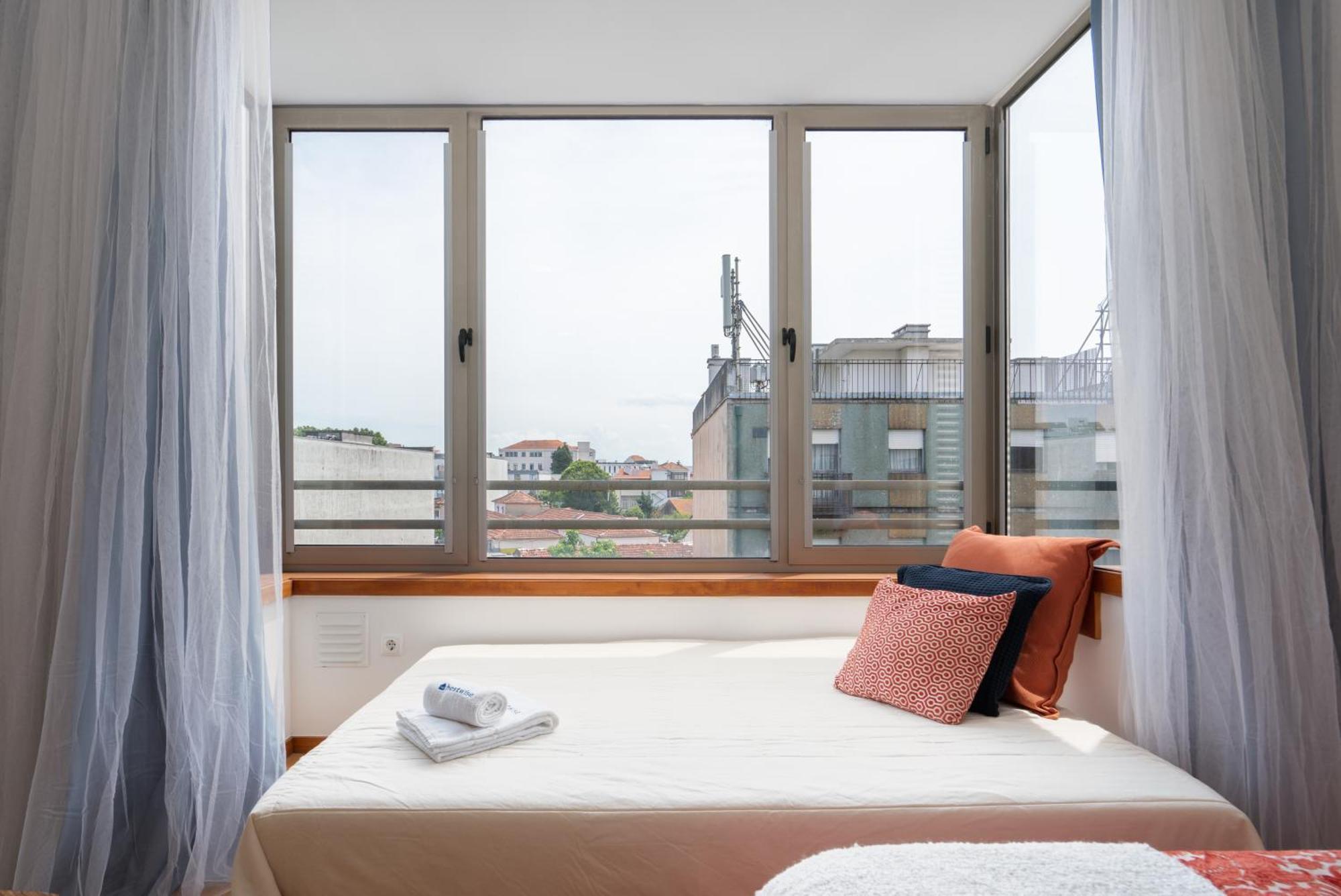 Host Wise - Bright Quiet Flats - Prime Location *