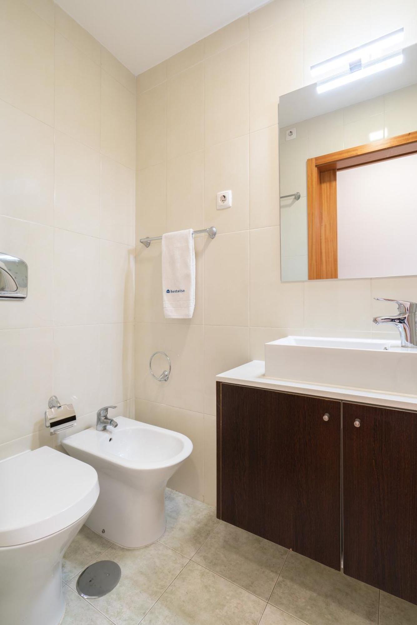 Apartment Host Wise - Bright Quiet Flats - Prime Location Porto