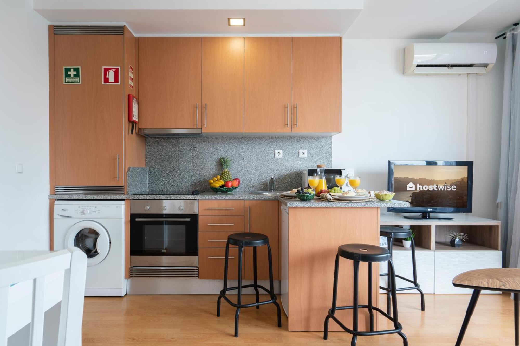 Host Wise - Bright Quiet Flats - Prime Location Apartment *
