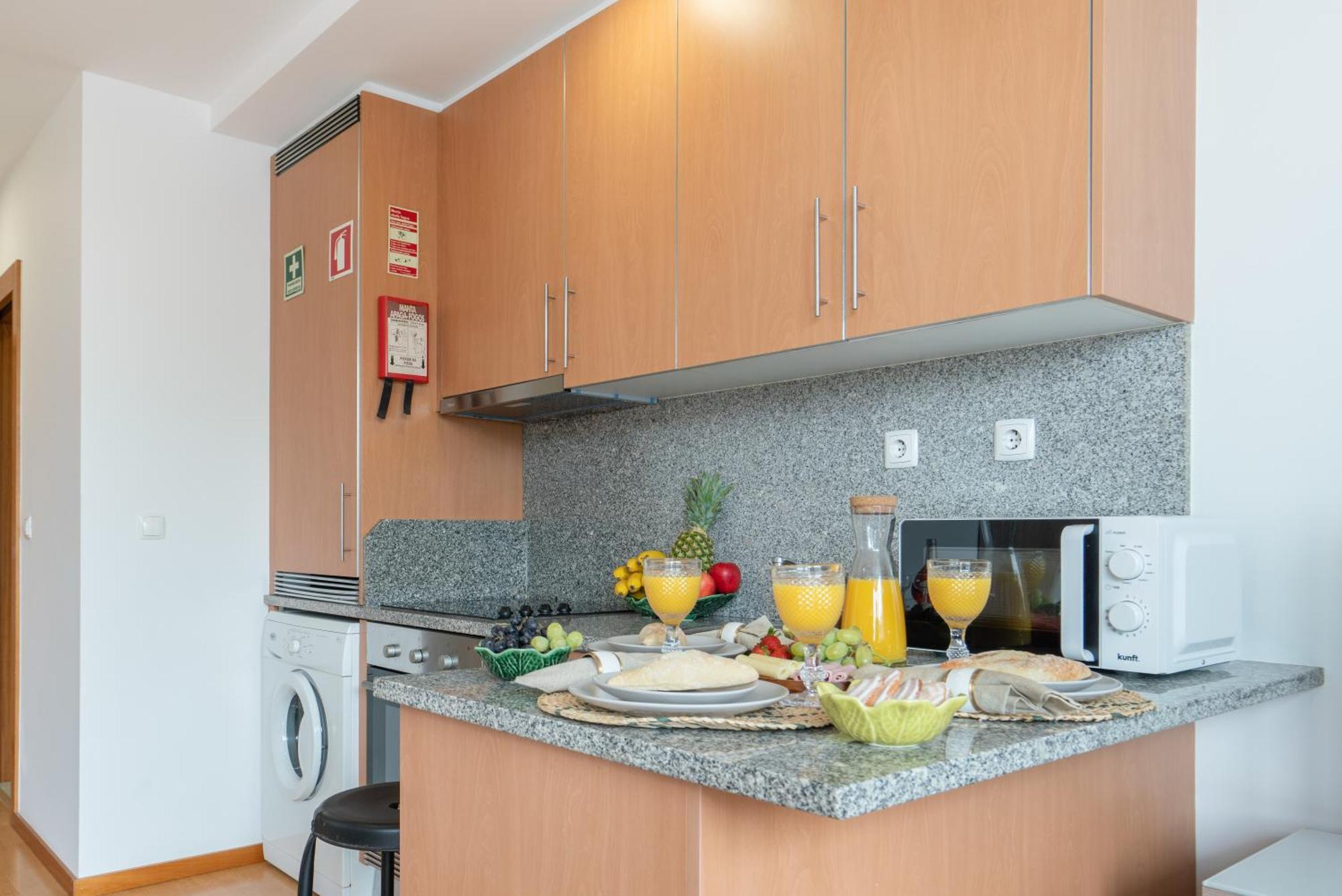 Host Wise - Bright Quiet Flats - Prime Location * Porto