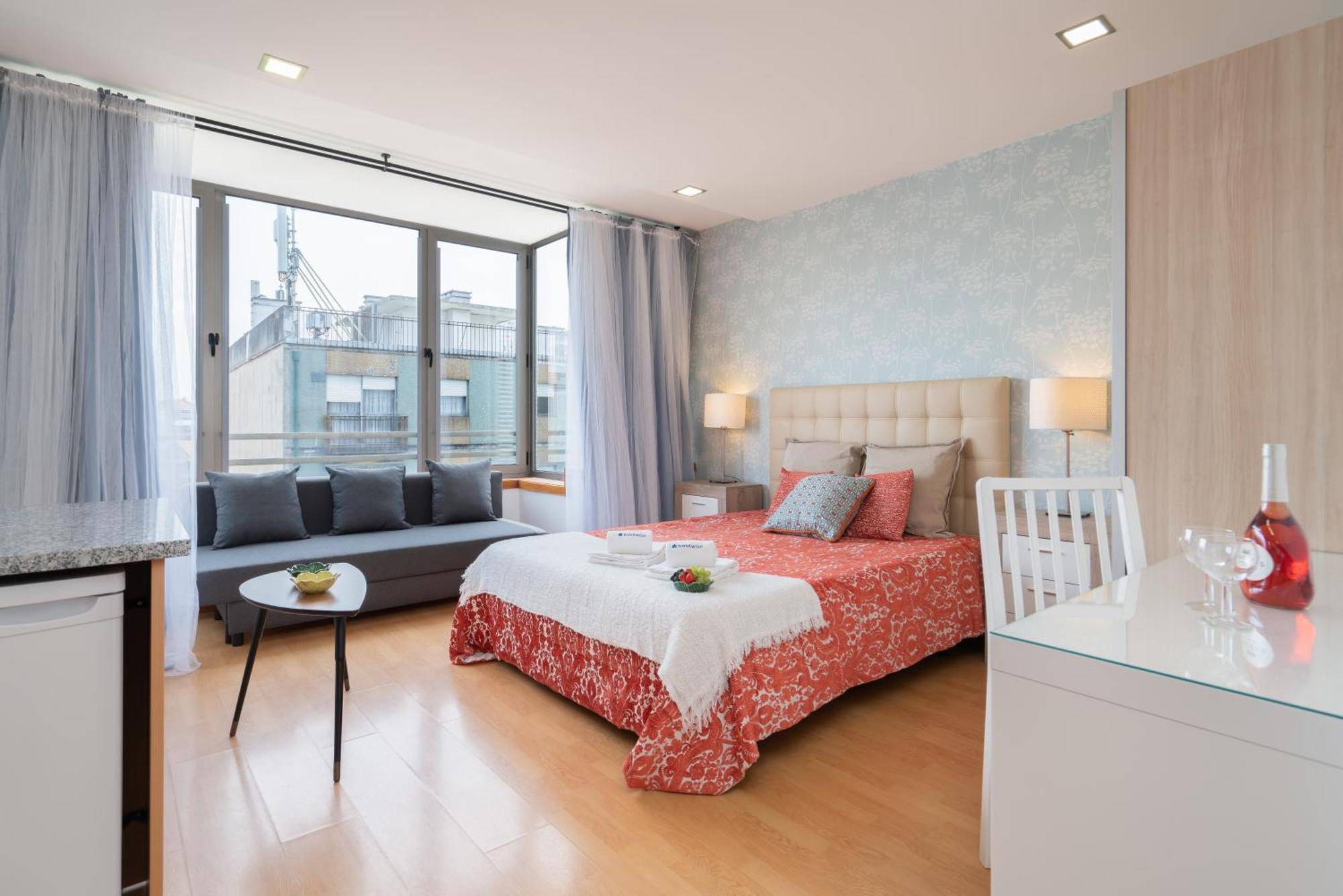 Host Wise - Bright Quiet Flats - Prime Location Apartment