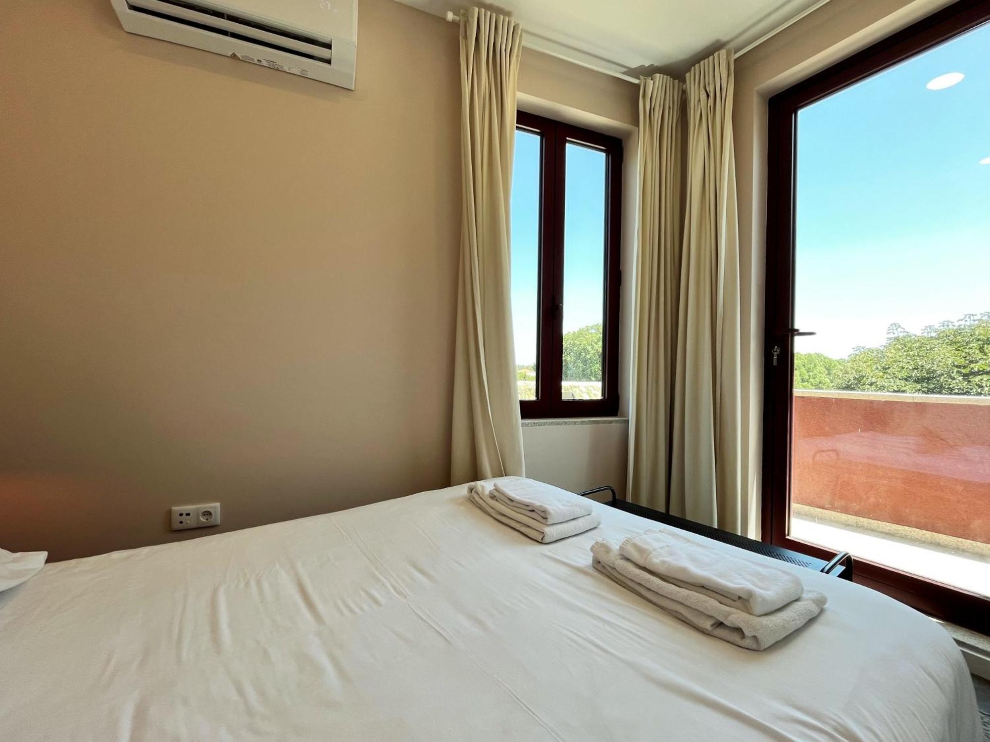Nomad's Fine Arts Collection Apartment
