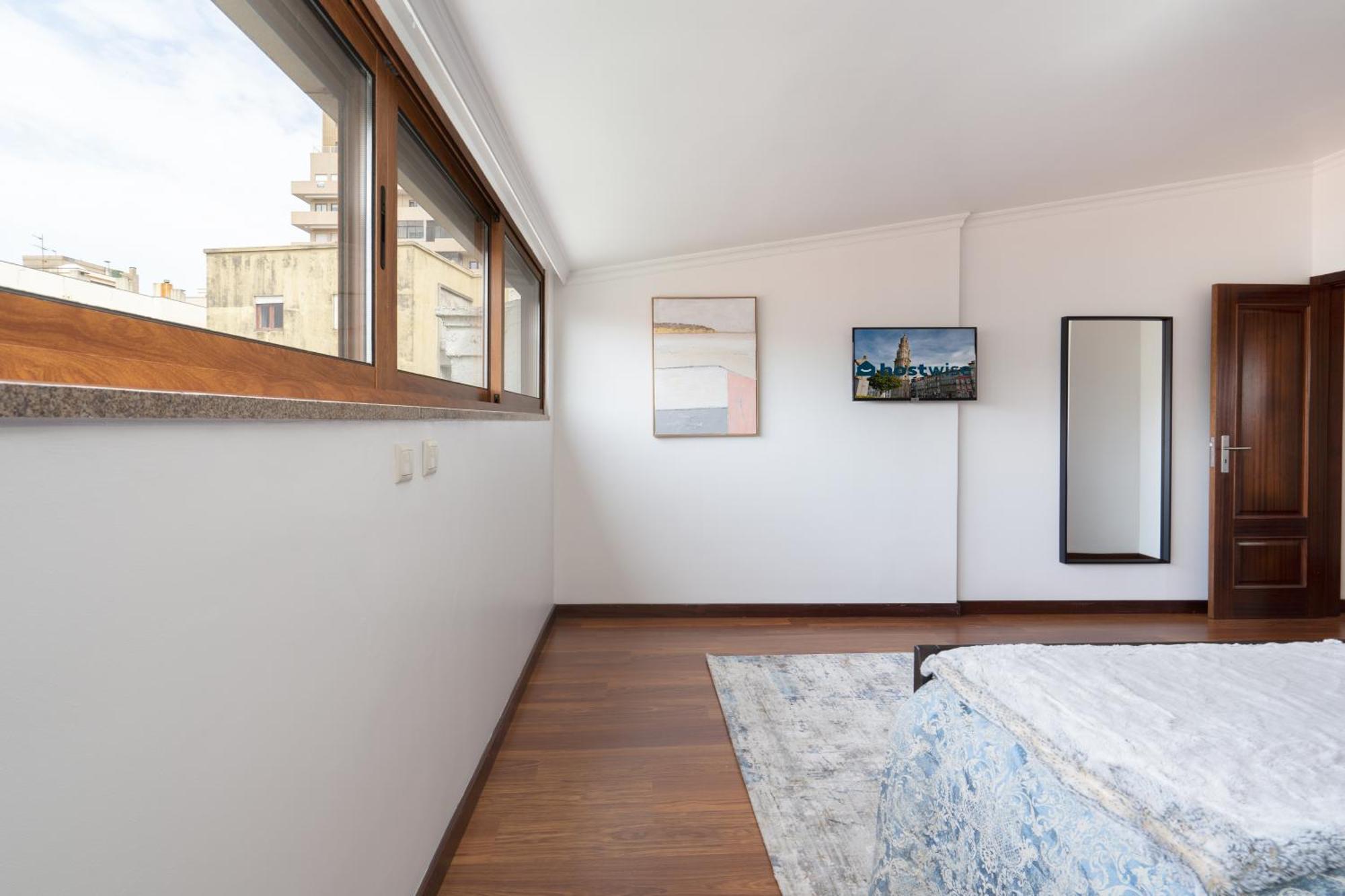 Spacious Duplex House - Jacuzzi & Terrace Holiday home