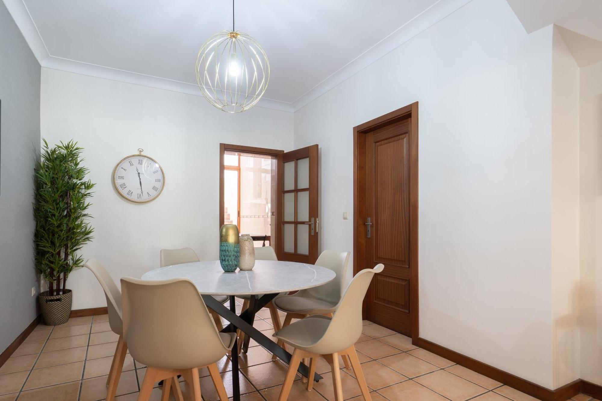 Spacious Duplex House - Jacuzzi & Terrace