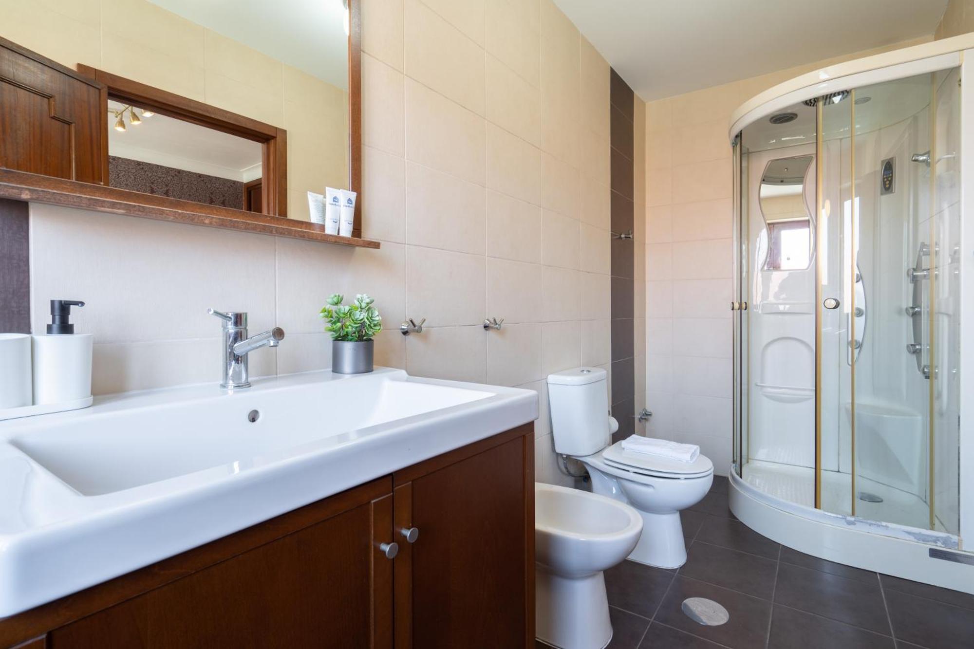 Spacious Duplex House - Jacuzzi & Terrace Porto