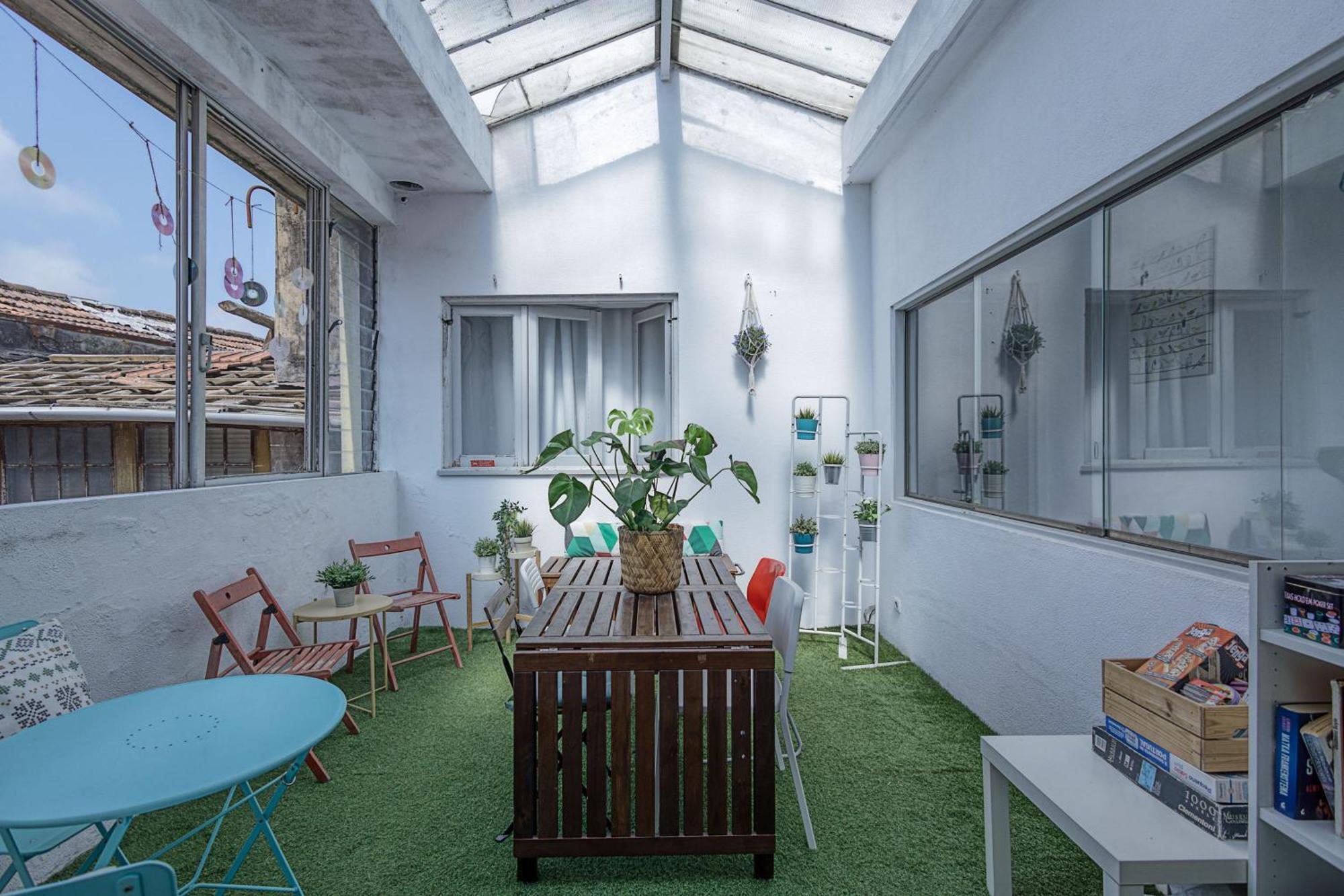 Travel & Live Hostel