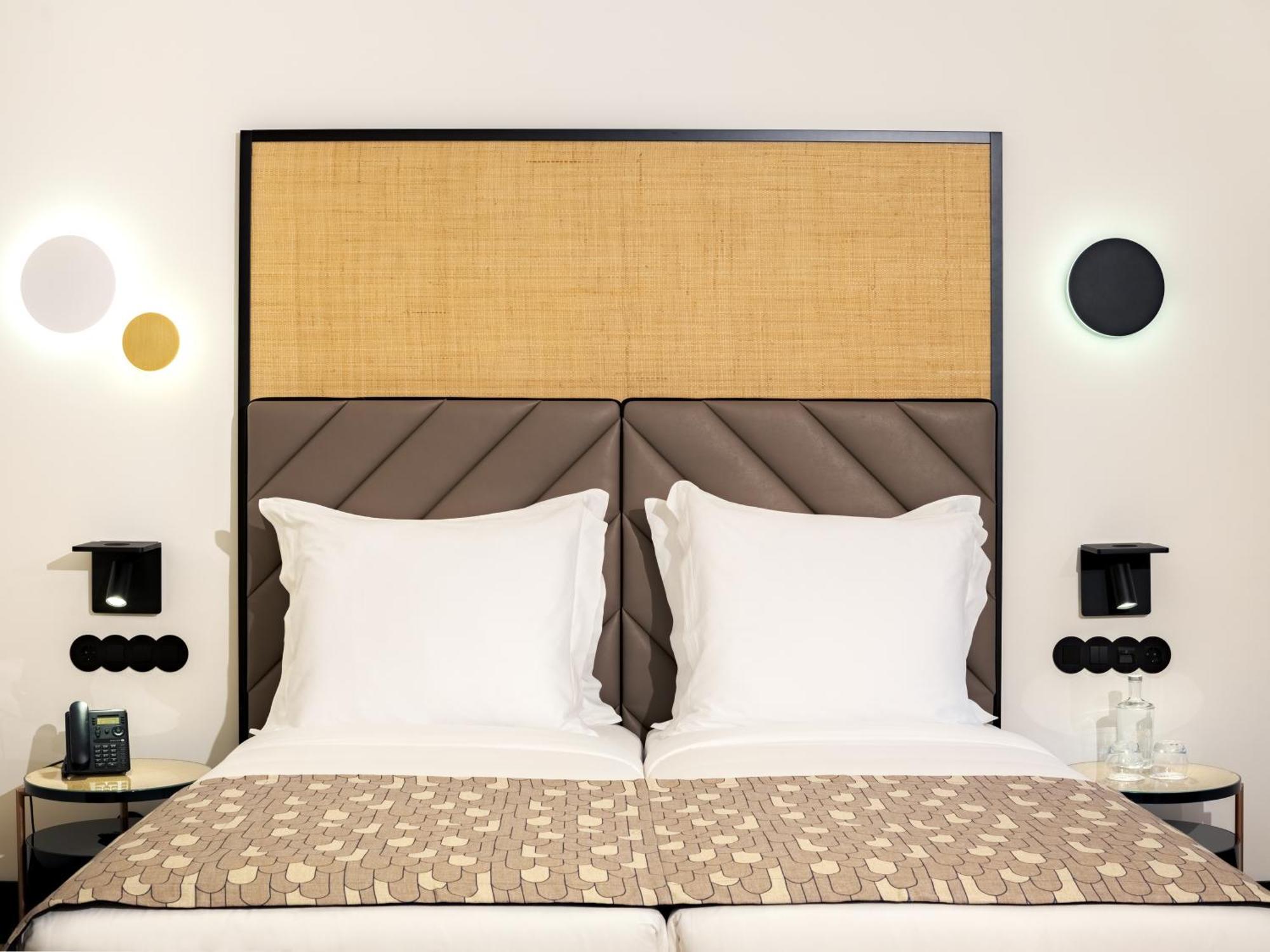 Hotel Axis Club Aliados 4*