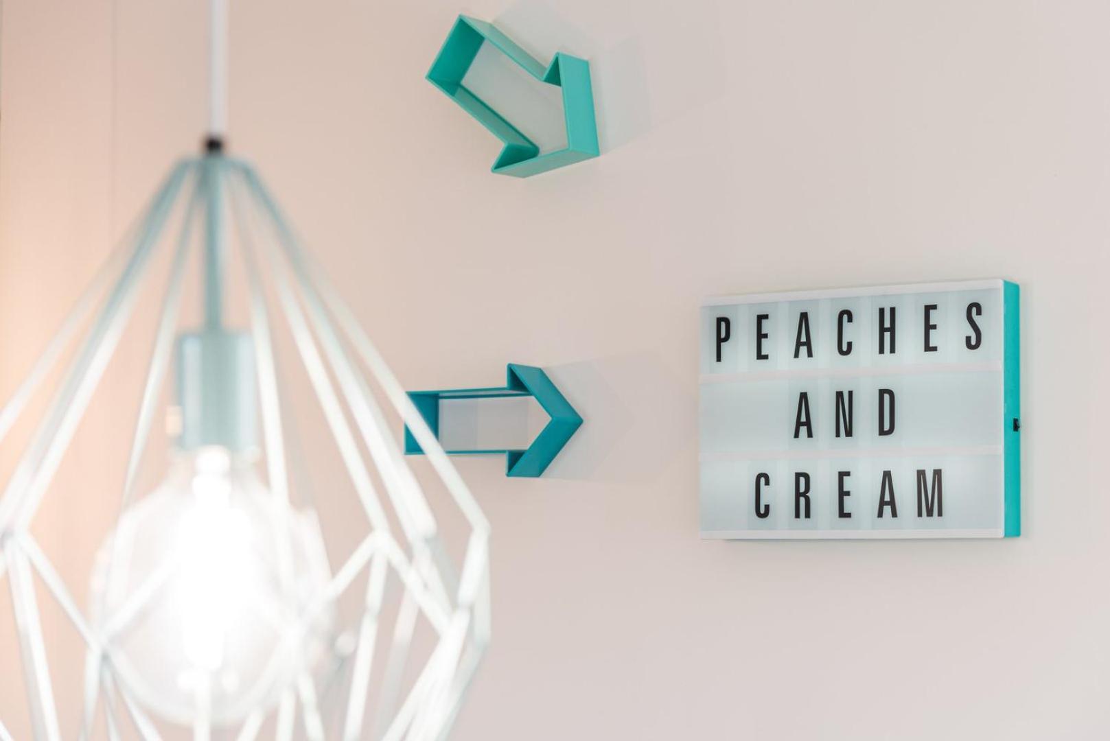 Guestready - Peaches & Cream *