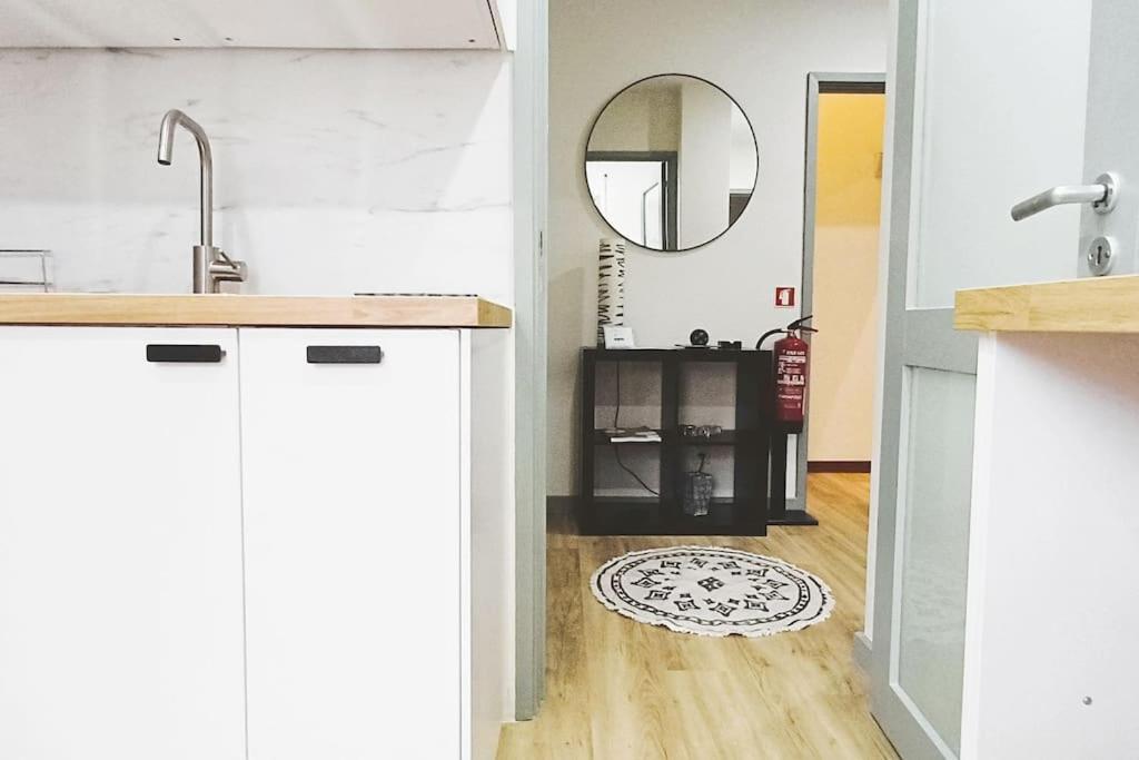 Lovling And Friendly With Terrace Apartment Porto