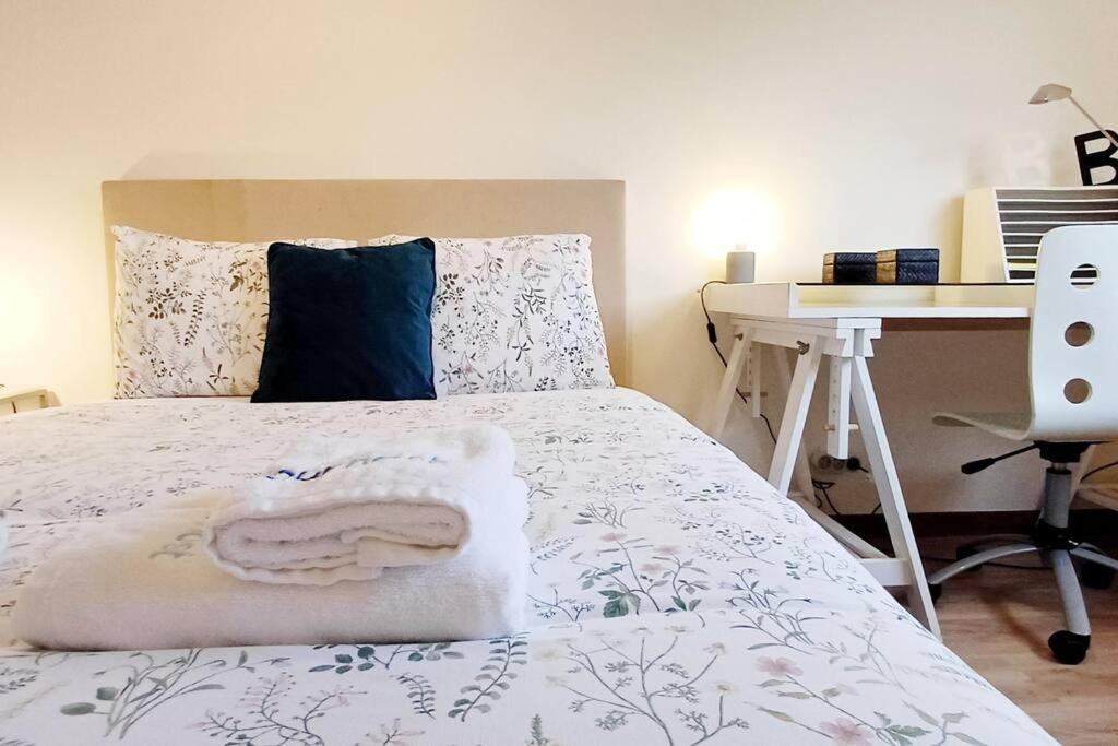Lovling And Friendly With Terrace * Porto
