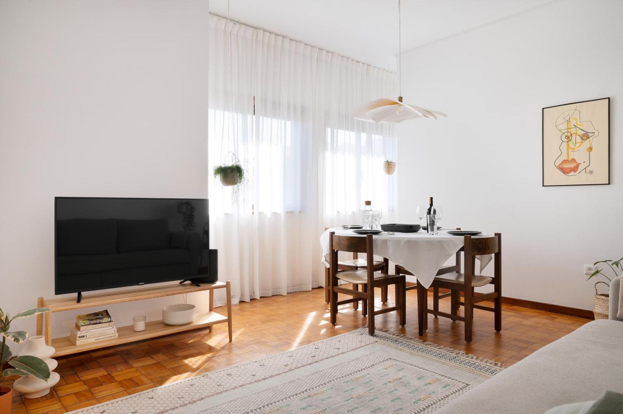 Praça Da República - 2 Bedroom 3rd Floor Flat Porto