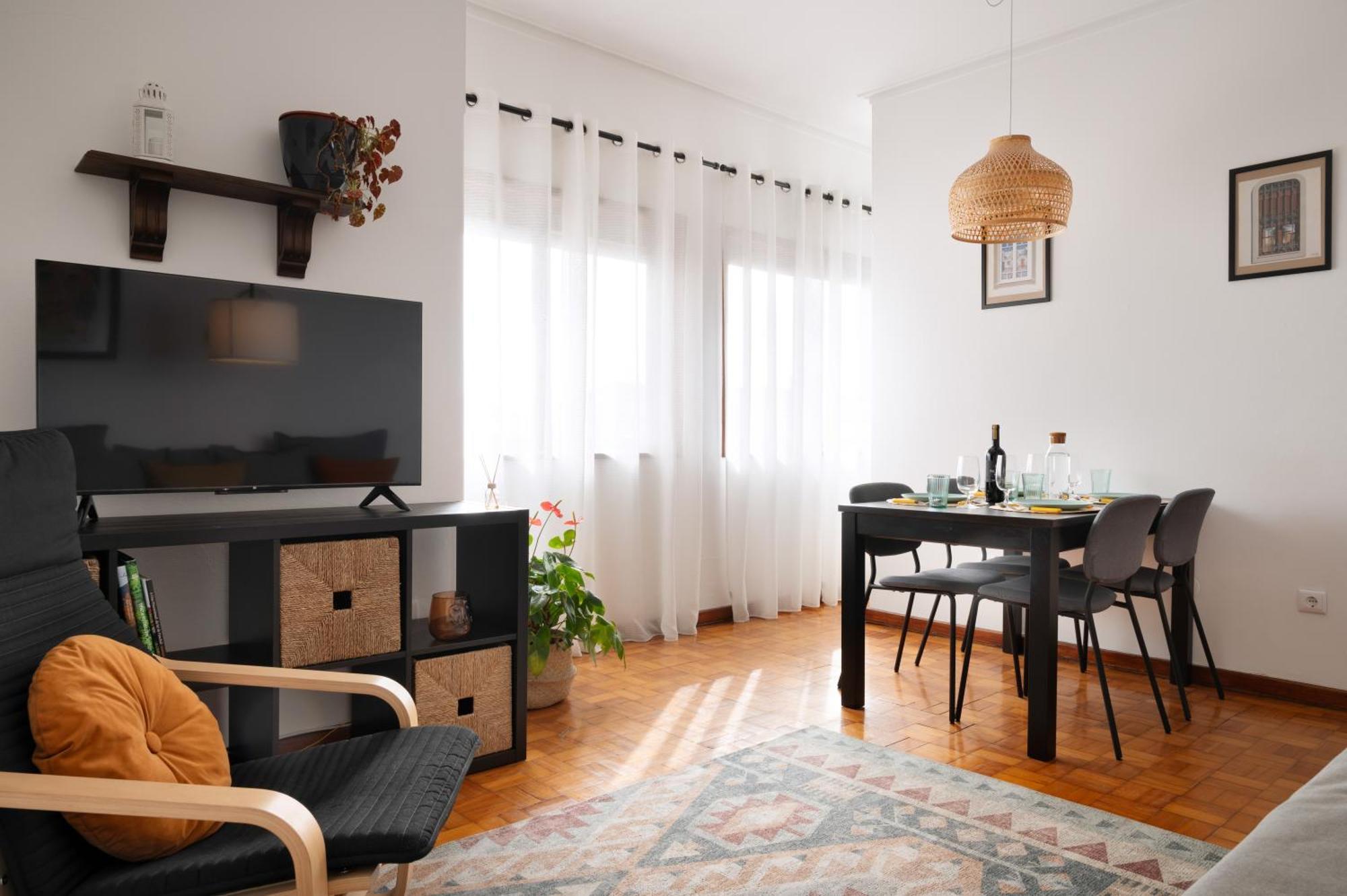 ! Luminous 2br Floor ! Praca Da Republica *