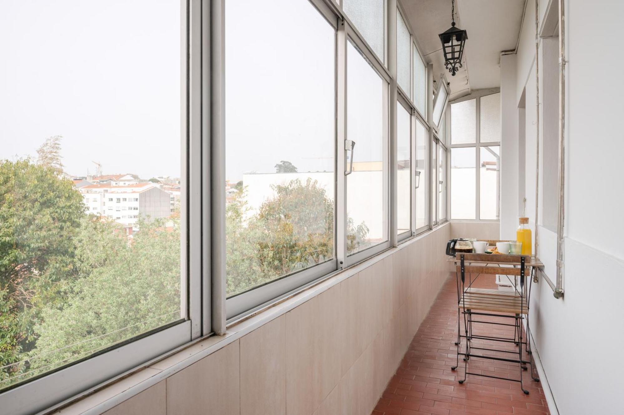 ! Luminous 2br Floor ! Praca Da Republica * Porto