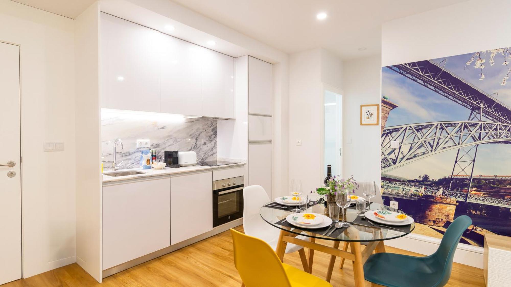 River Flat W/ Patio By Lovelystay *