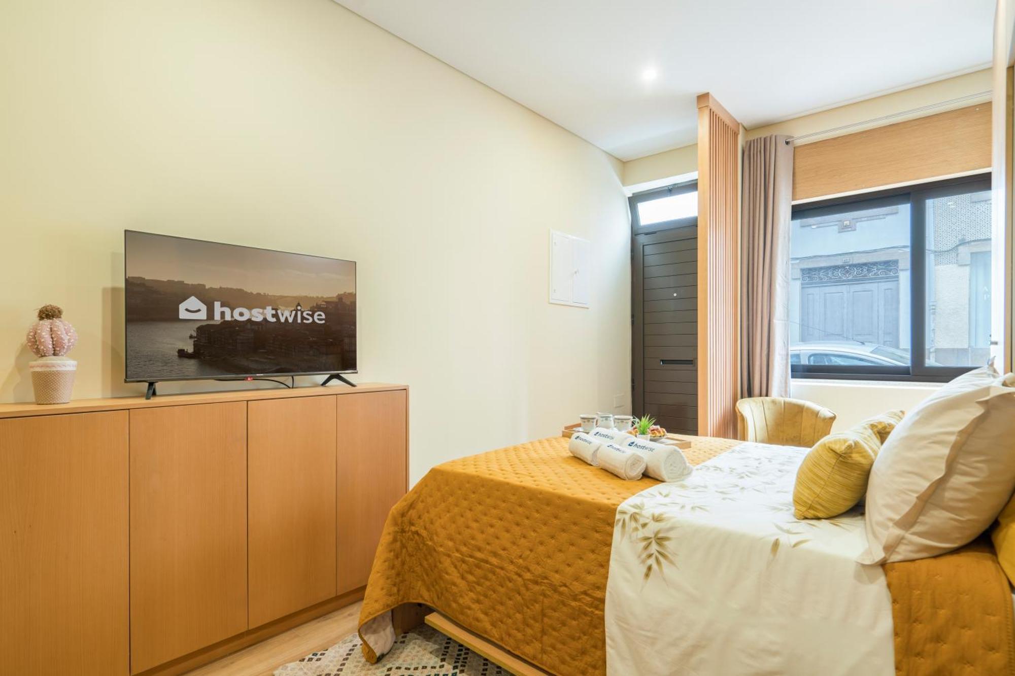 Host Wise - Urban Escape Apartment *