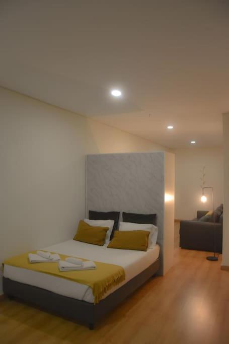 Tomas Flat Front Apartment