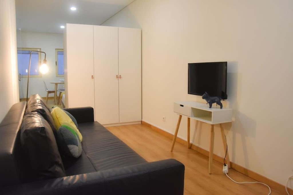 Tomas Flat Front Apartment