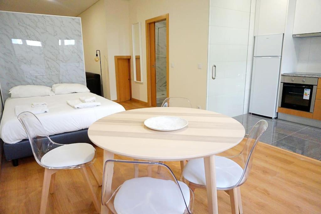 Tomas Flat Front Apartment