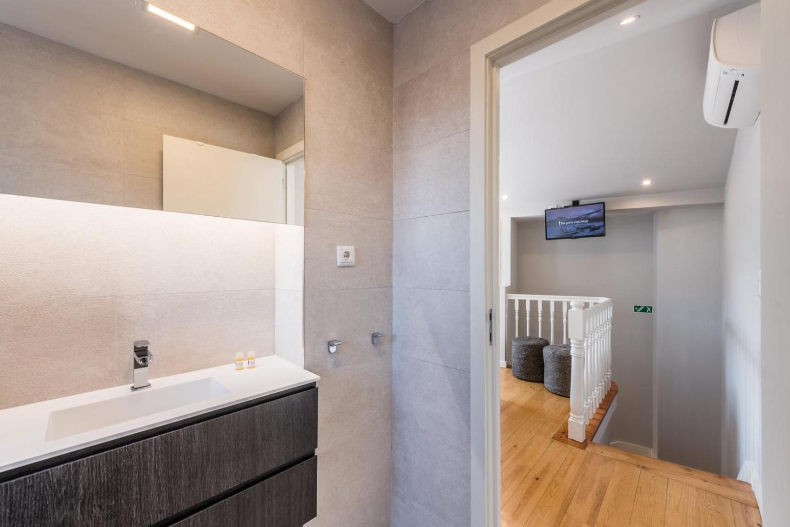 Guestready - Chic Retreat In The Heart Of Apartment Porto