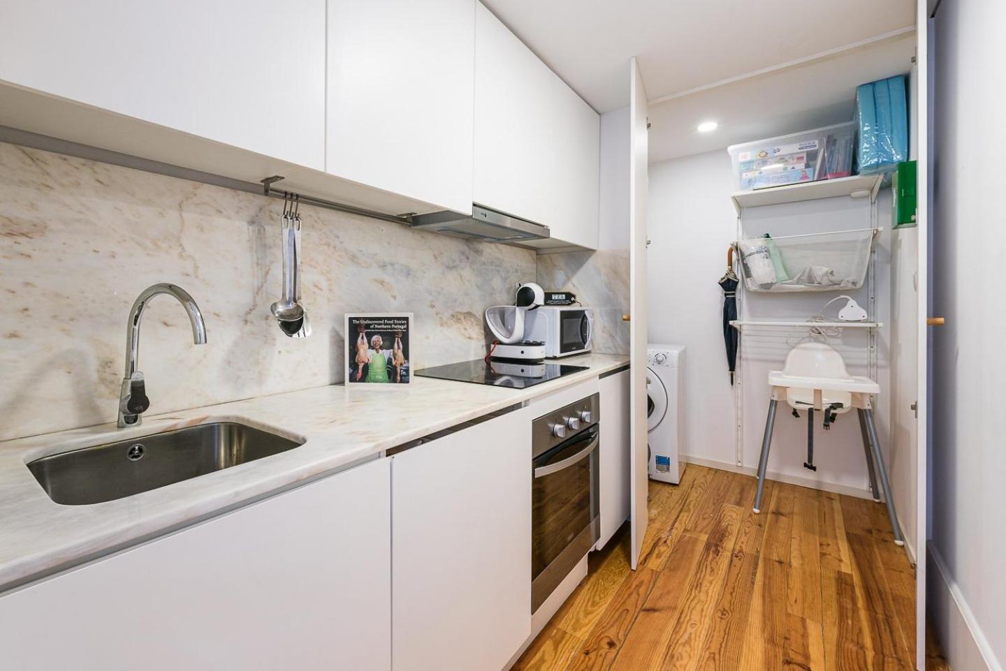 Guestready - High-ceiling Urban Retreat In