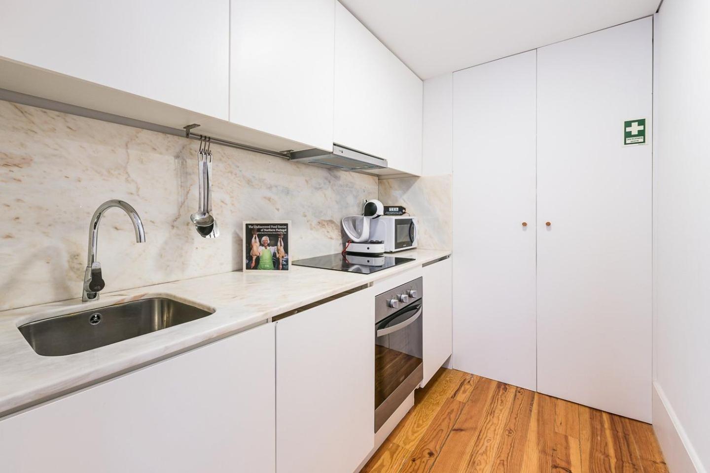 Guestready - High-ceiling Urban Retreat In * Porto