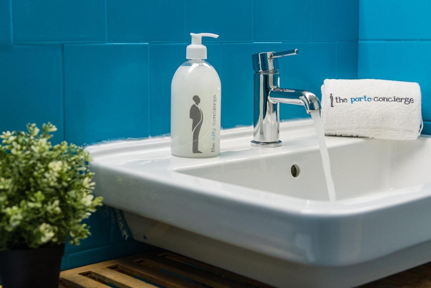 Guestready - High-ceiling Urban Retreat In Guest house Porto