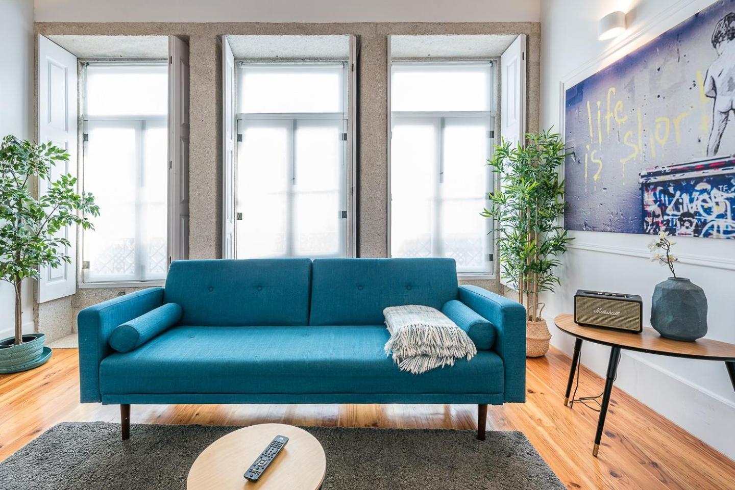 Guestready - High-ceiling Urban Retreat In