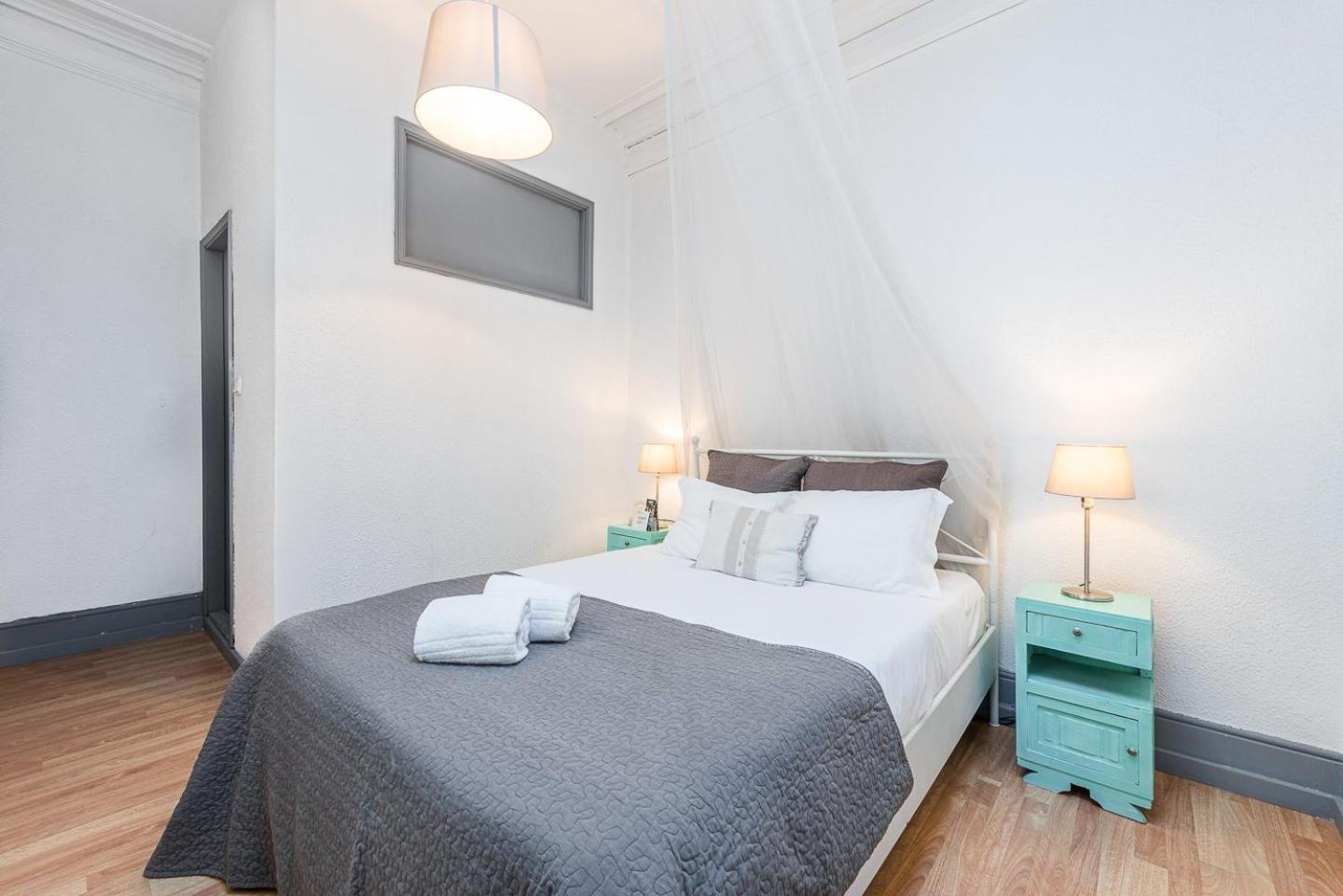 Centenary Cosy - 7 *